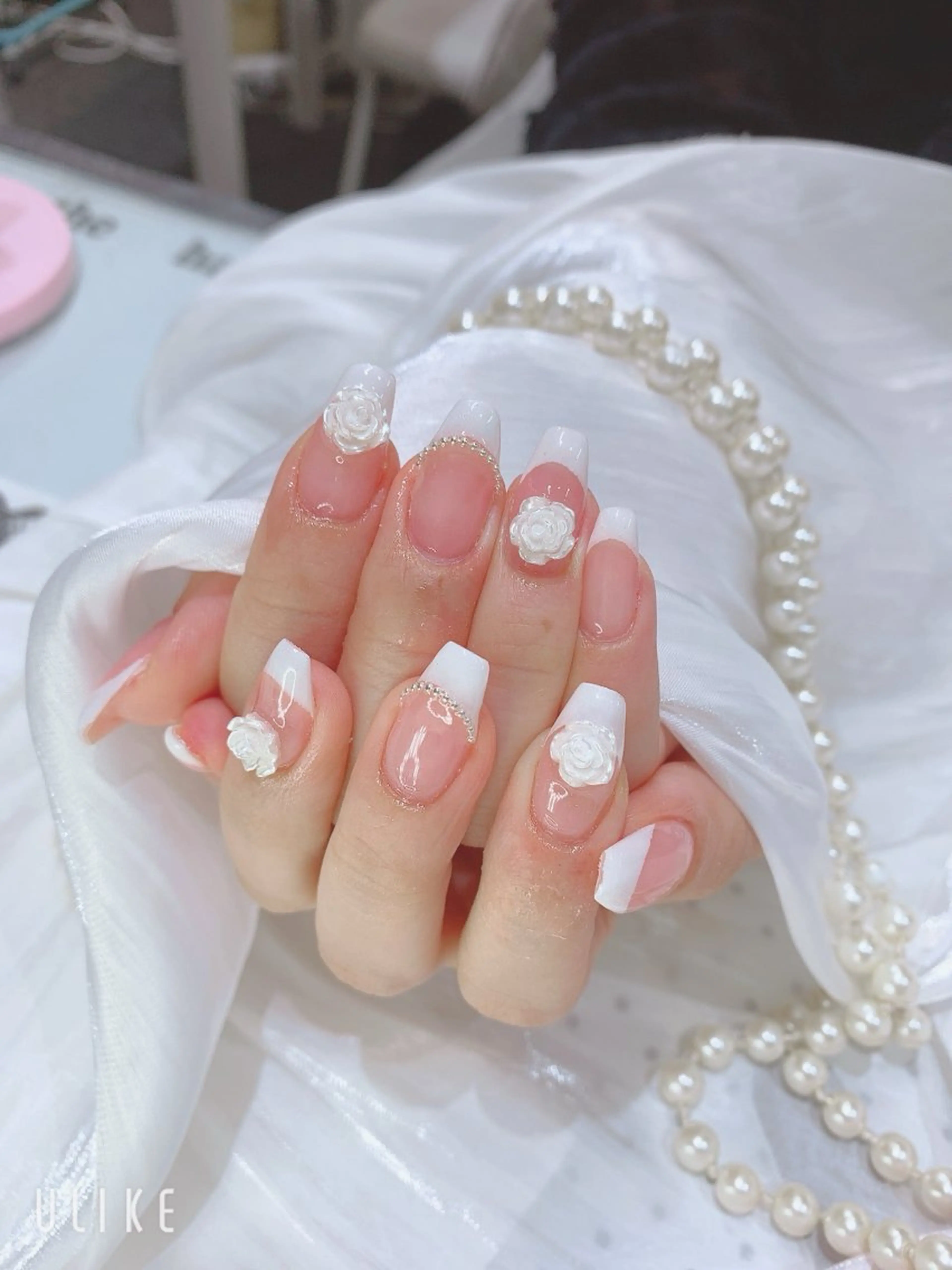 ネイル 桜ネイル フットネイル ジェルネイル ラメ(グリッター) ラメグラデーション ハンドネイル ネイルサロンAiri 長さ出し·シンプルのネイルデザイン