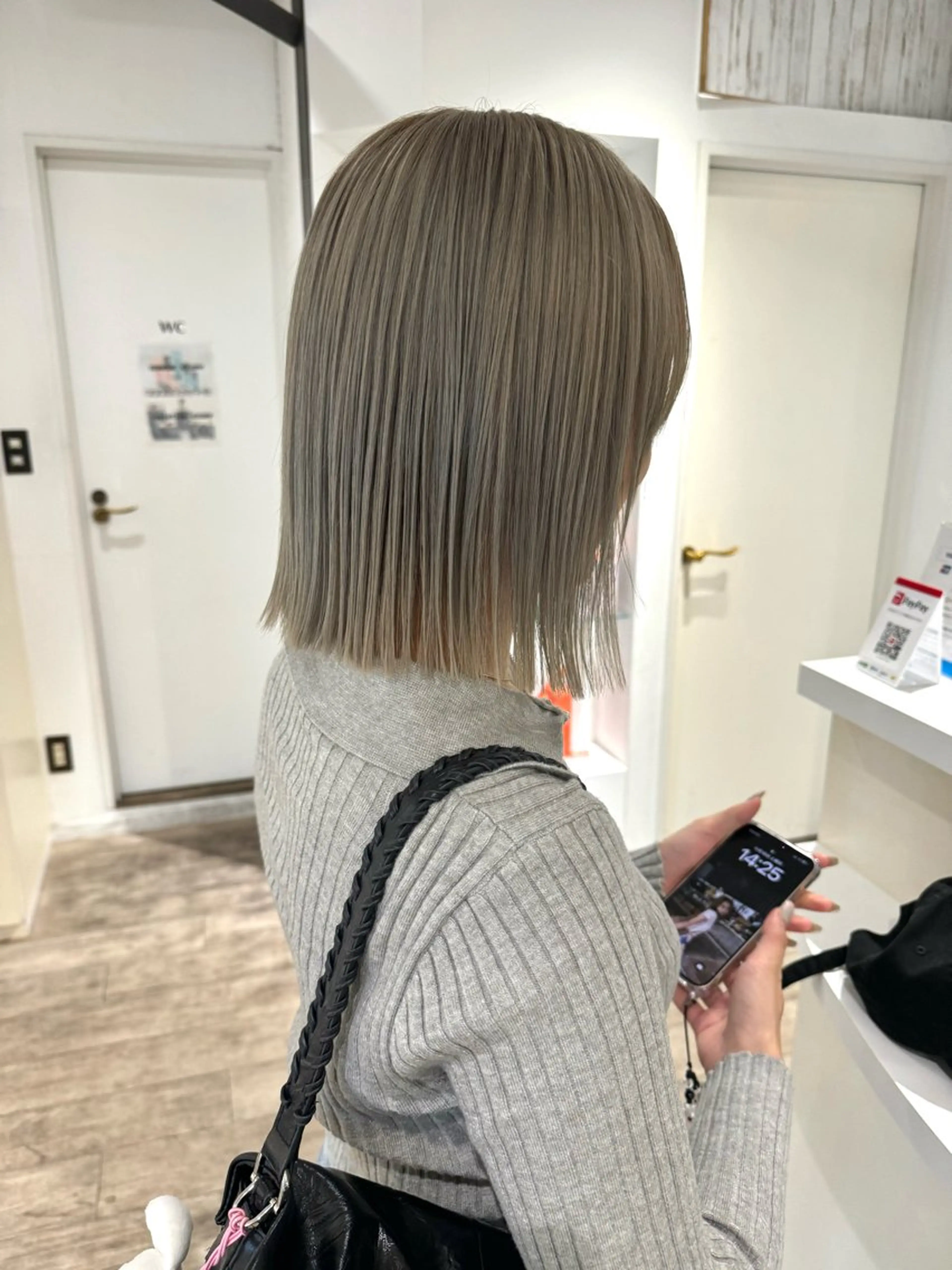 ミディアム カラー 透明感カラー ハイトーンカラー レイヤーカット/透明 感カラー/saraのヘアスタイル