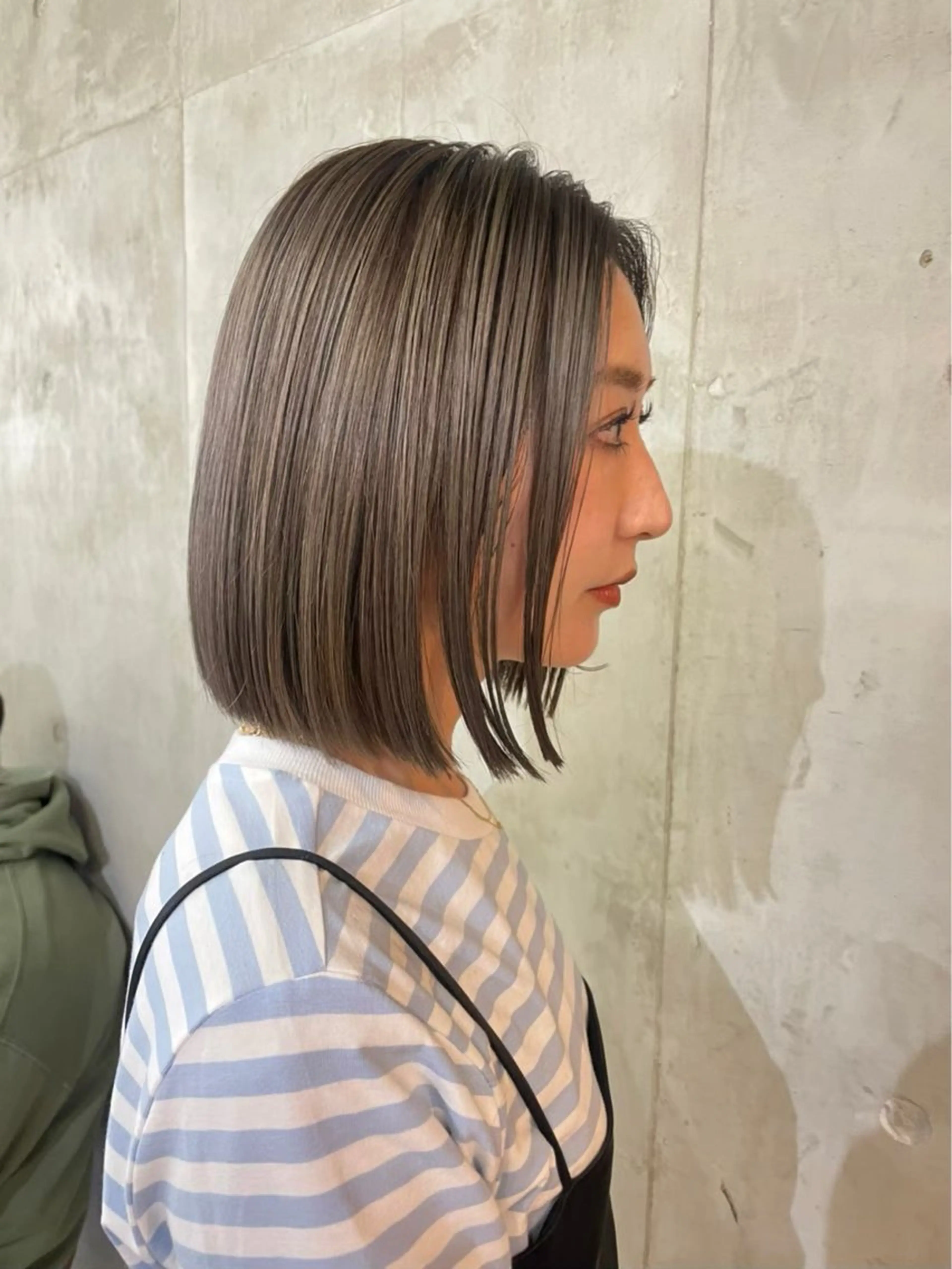 カラー グレージュ カット ヘッドスパ SALT WATER所属・南堀江ハイトーン ×カットMIKU🍒のヘアスタイル