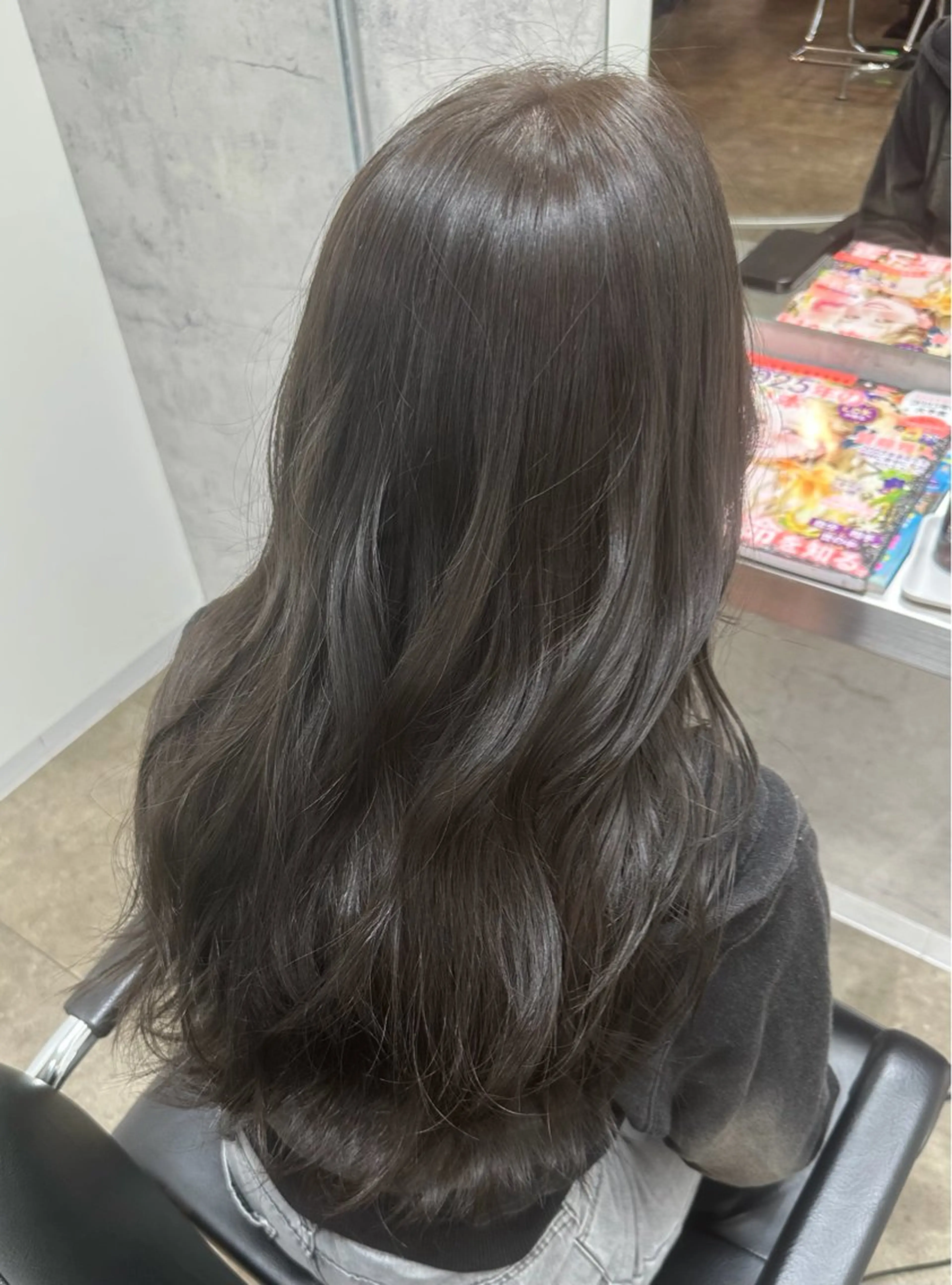 ロング カラー Moe by aria所属・飯田 冴のヘアスタイル