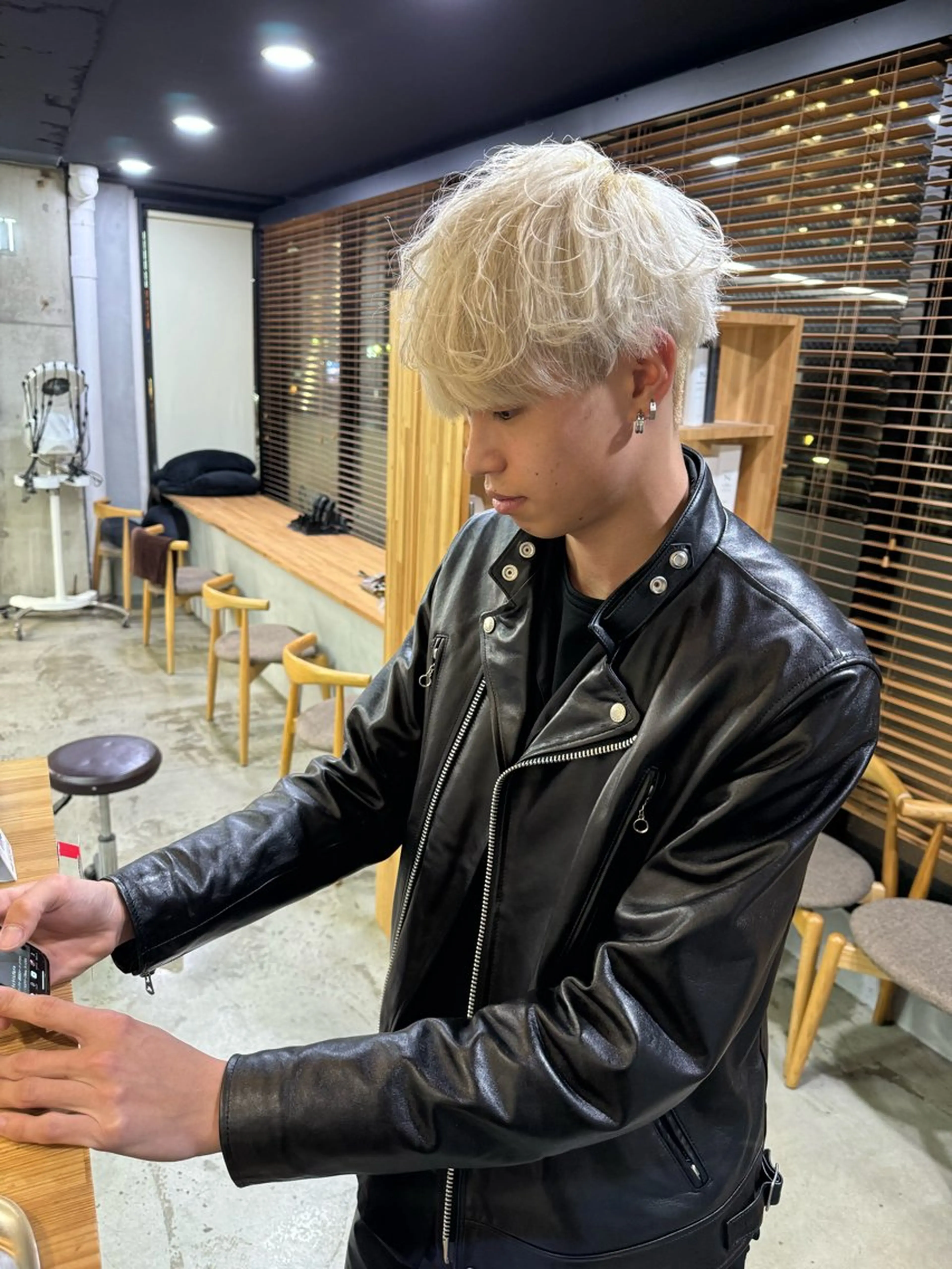 メンズ カット ヘアカラー トリートメント アキト/ メンズ/透明感暗髪のヘアスタイル