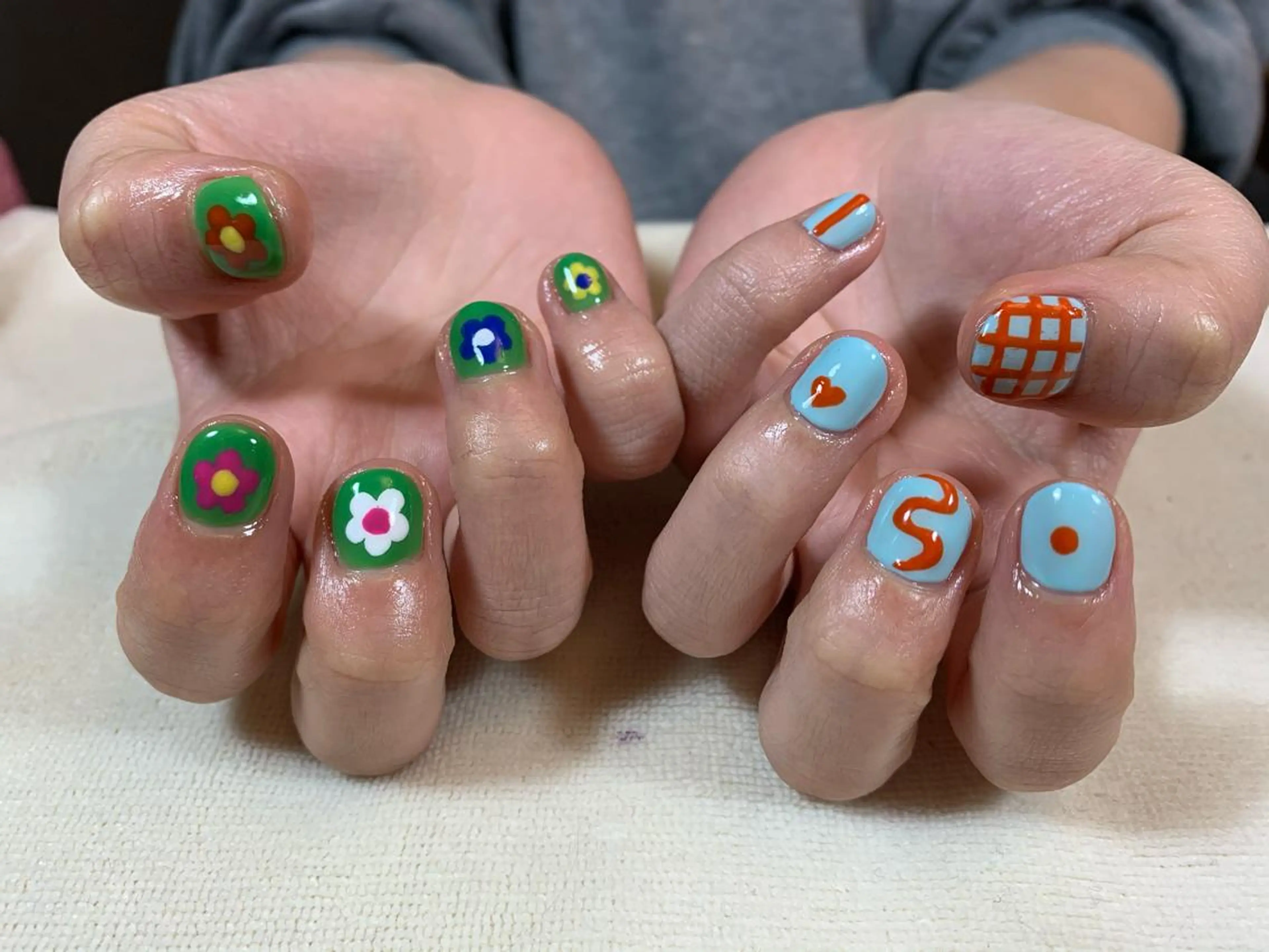 ネイル ハンドネイル 手塚 里奈のネイルデザイン