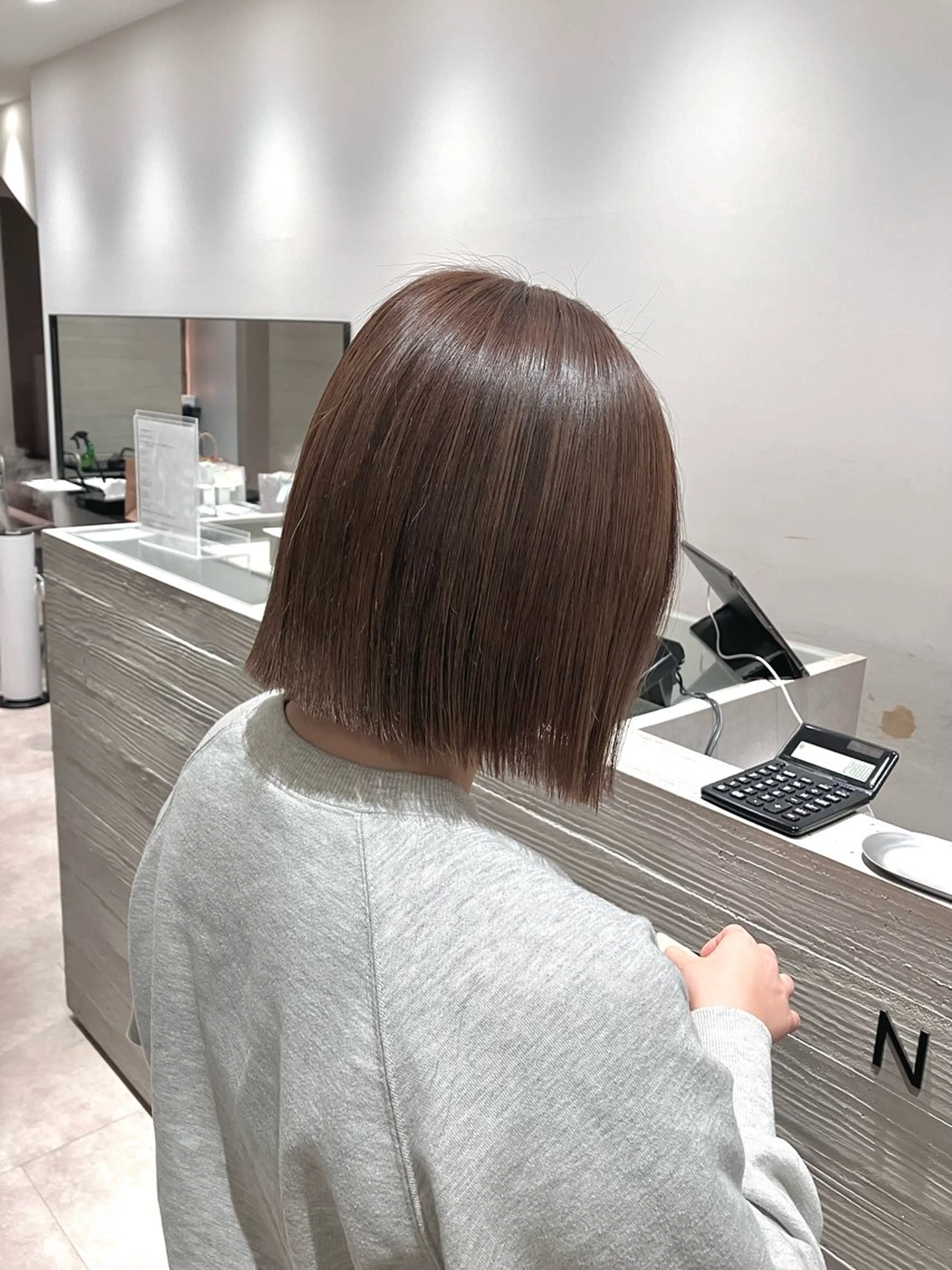 ショート ボブ サキ🤍ハイトーン 🩰くびれ巻きヘアのヘアスタイル