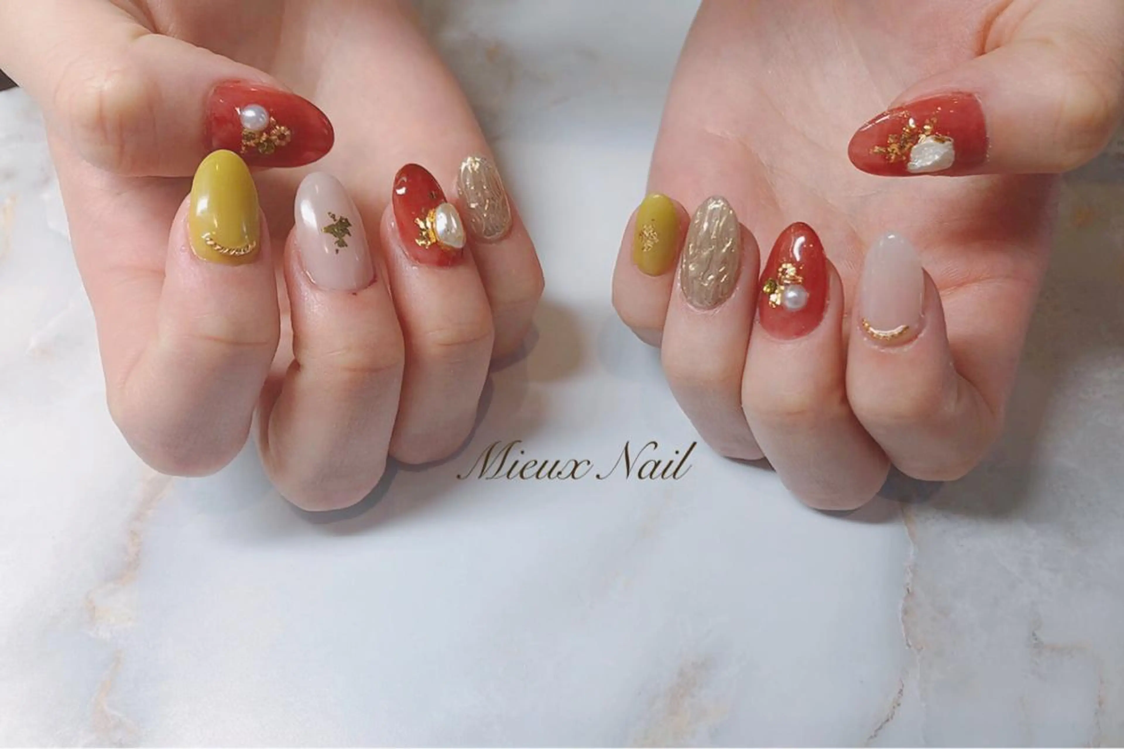 ネイル ミラーネイル ニュアンスネイル 市川 麻衣子のネイルデザイン