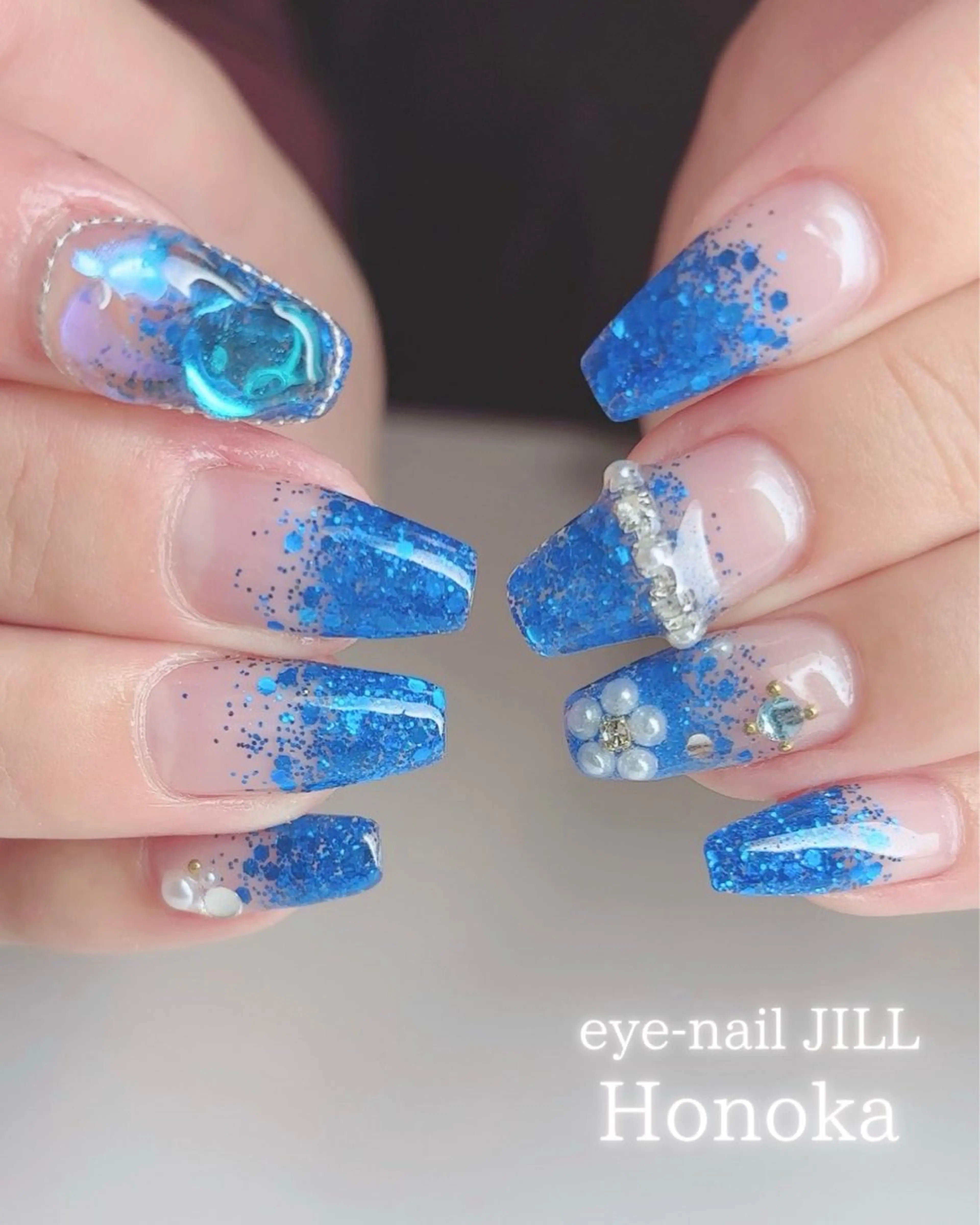 ネイル ブルー ラメ(グリッター) ラメグラデーション ハンドネイル JILL Honokaのネイルデザイン