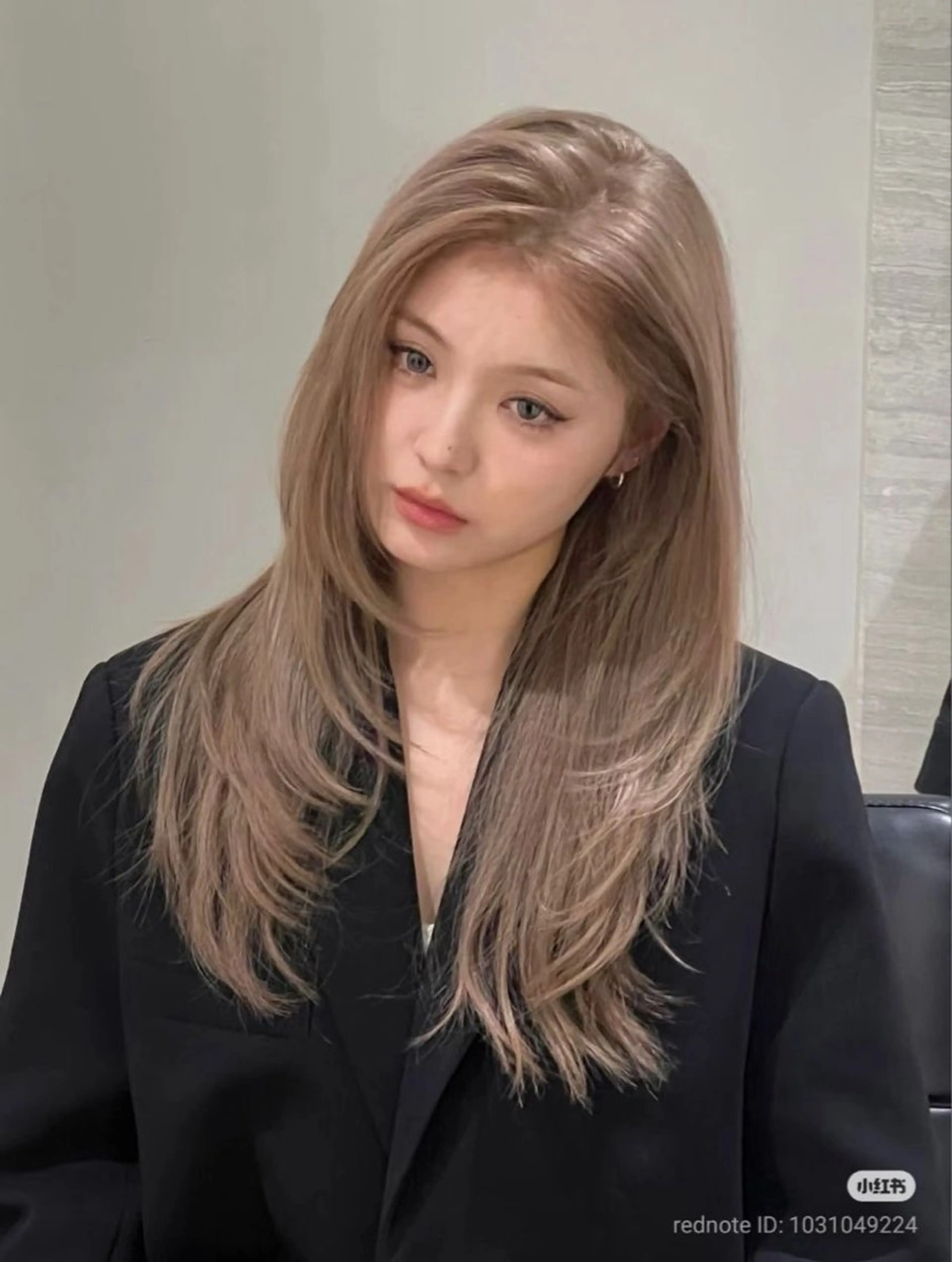 ロング カラー ロングレイヤー ベージュカラー ブリーチ 透明感カラー ハイトーンカラー カット ヘアカラー 透明感/韓国風 HIRARIのヘアスタイル