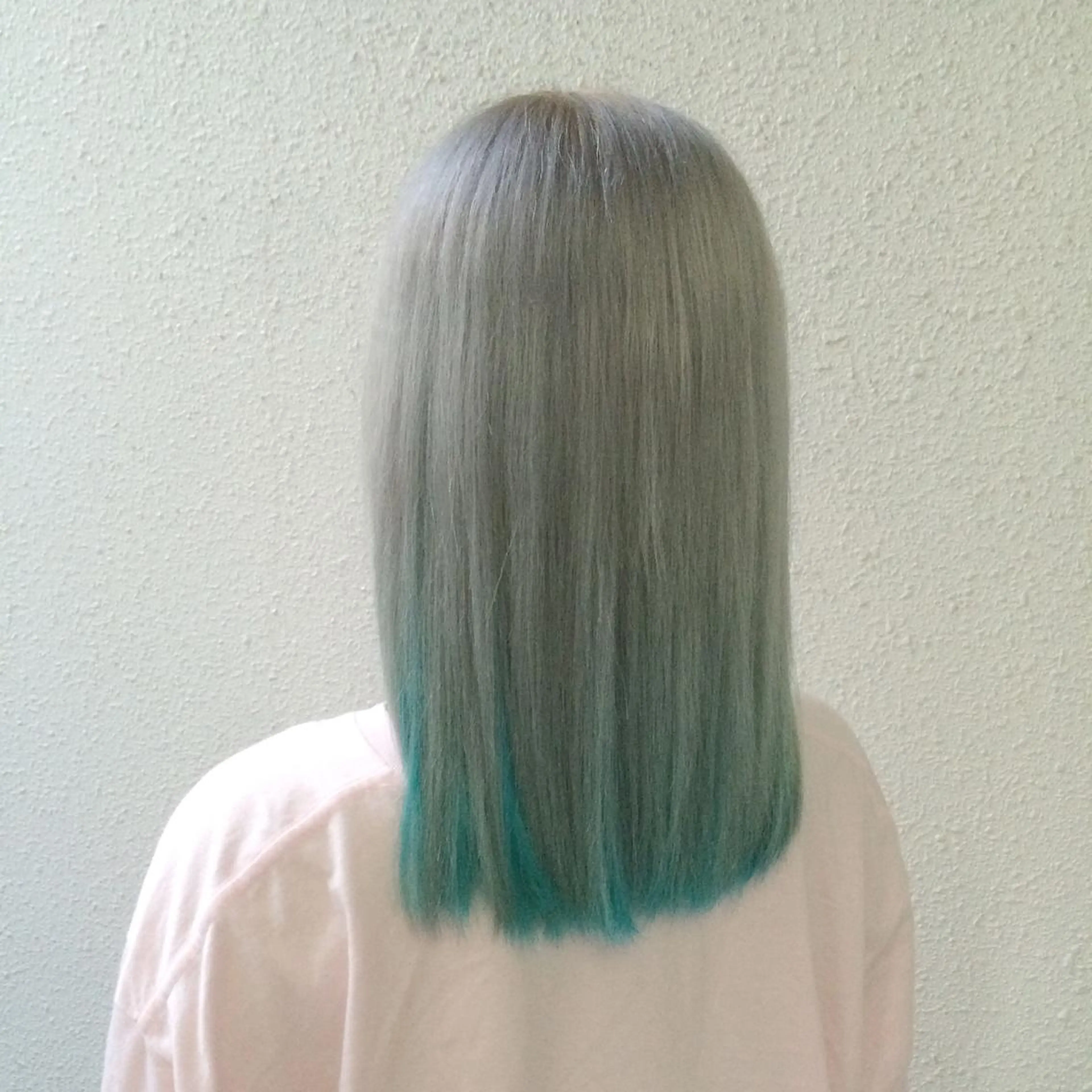 セミロング カラー ブルーカラー インナーカラー インナーカラー/天神 ブリーチ/吉田のヘアスタイル