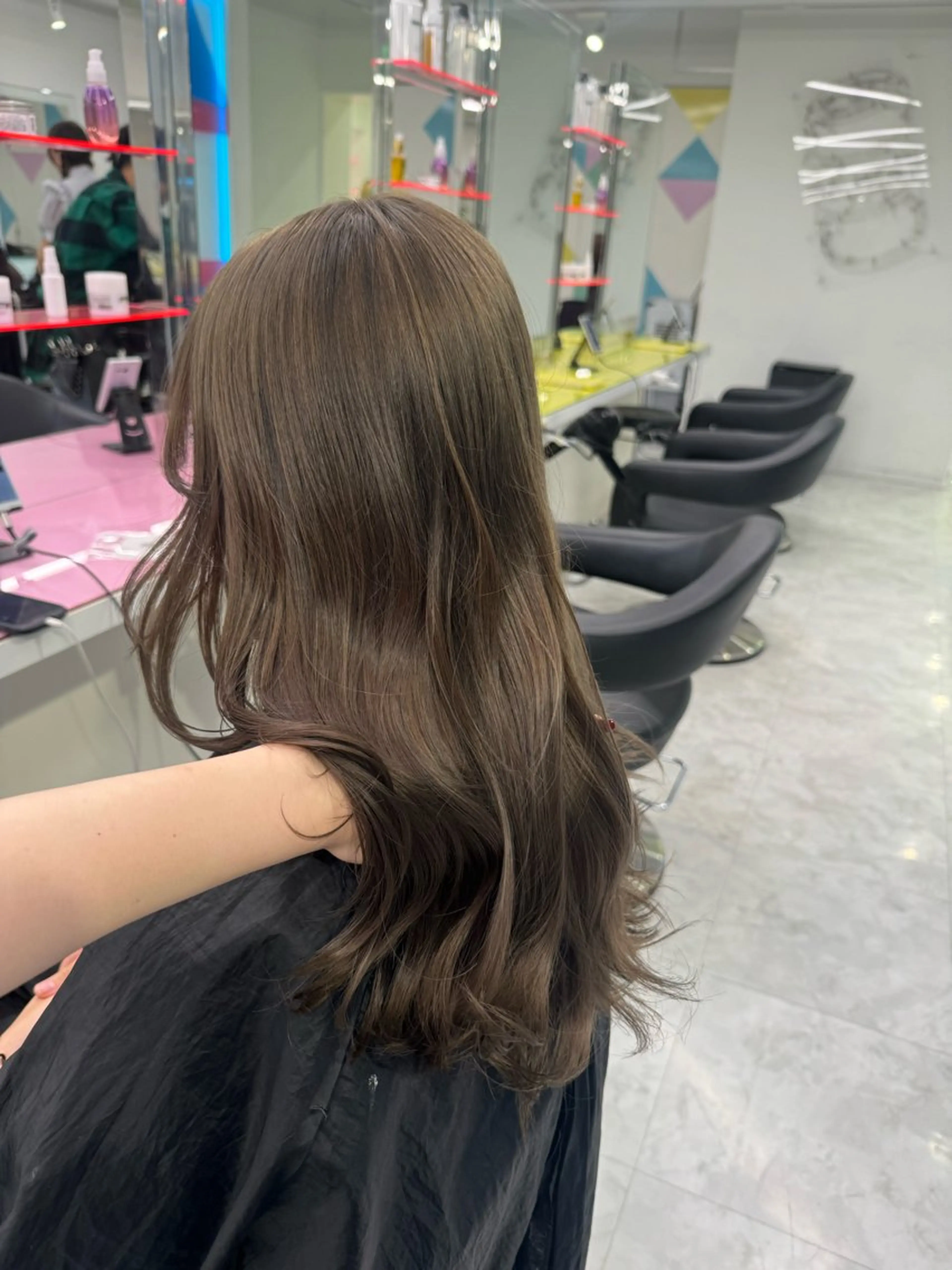 ロング カラー ヘアカラー ダメージレスハイ トーン💖kanonのヘアスタイル