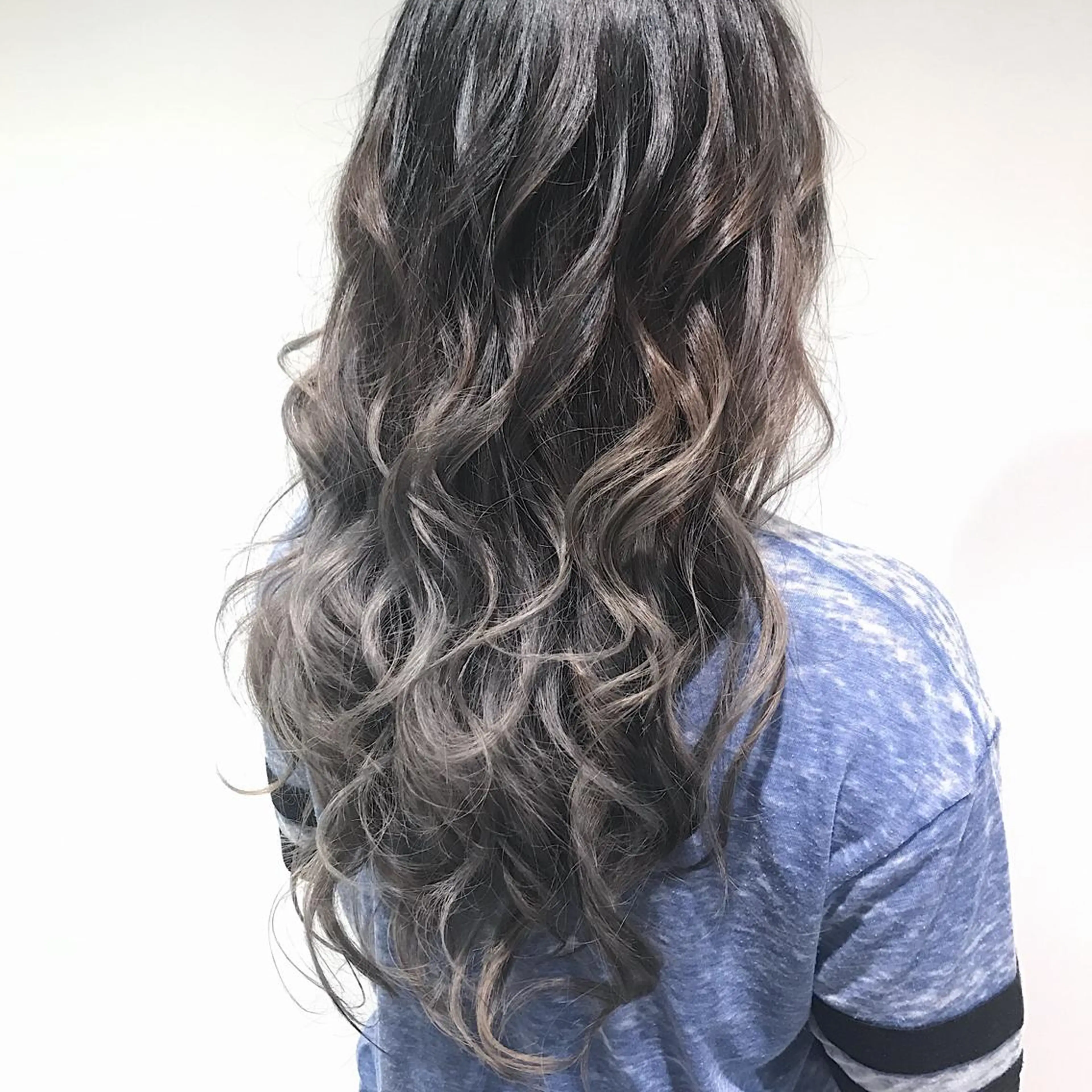 ロング カラー ヘアアレンジ Zina渋谷エリア マネージャShionのヘアスタイル