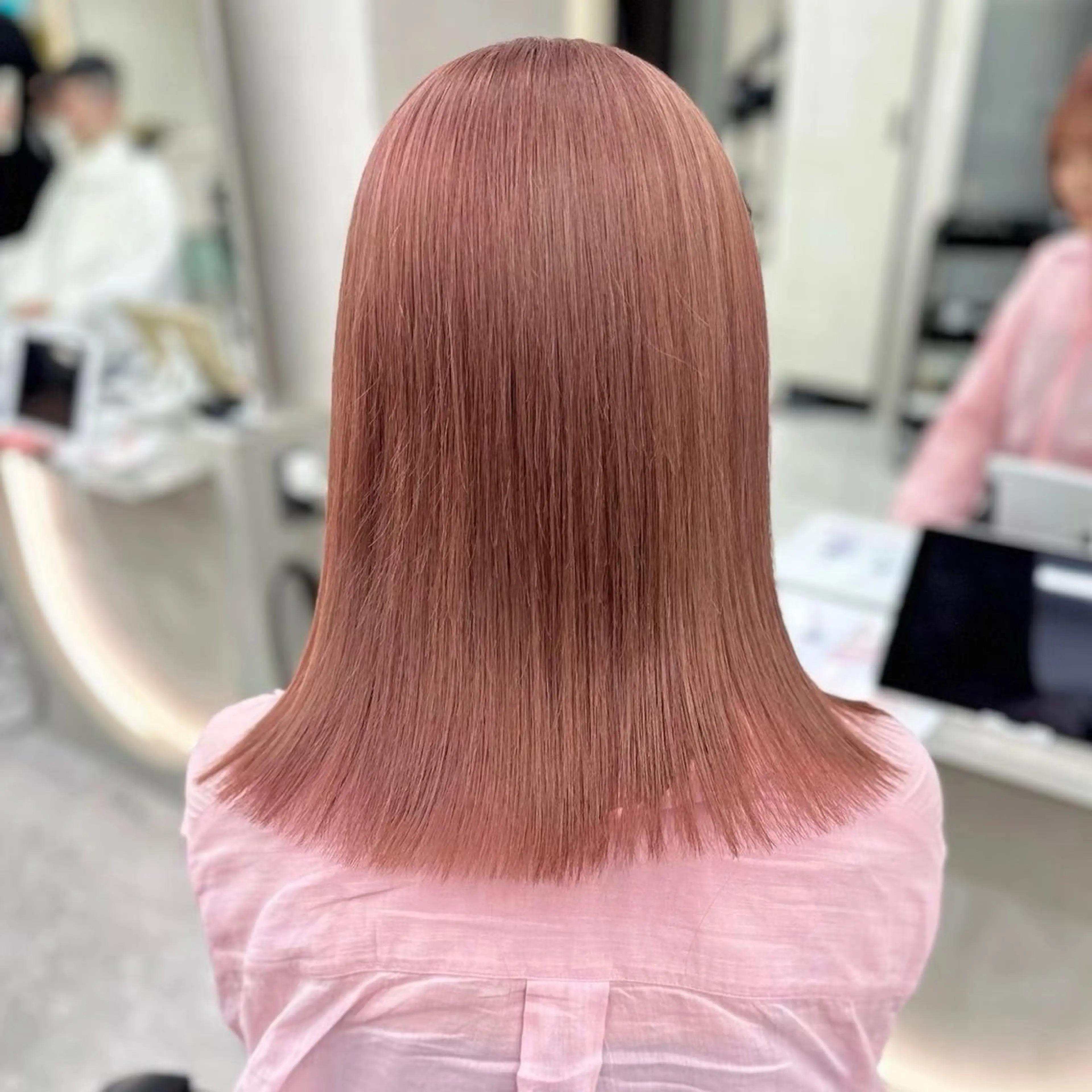 カラー ブリーチ ダブルカラー ピンクカラー ヘアカラー Lond mare所属・あ い か 🎀 レイヤーカットのヘアスタイル