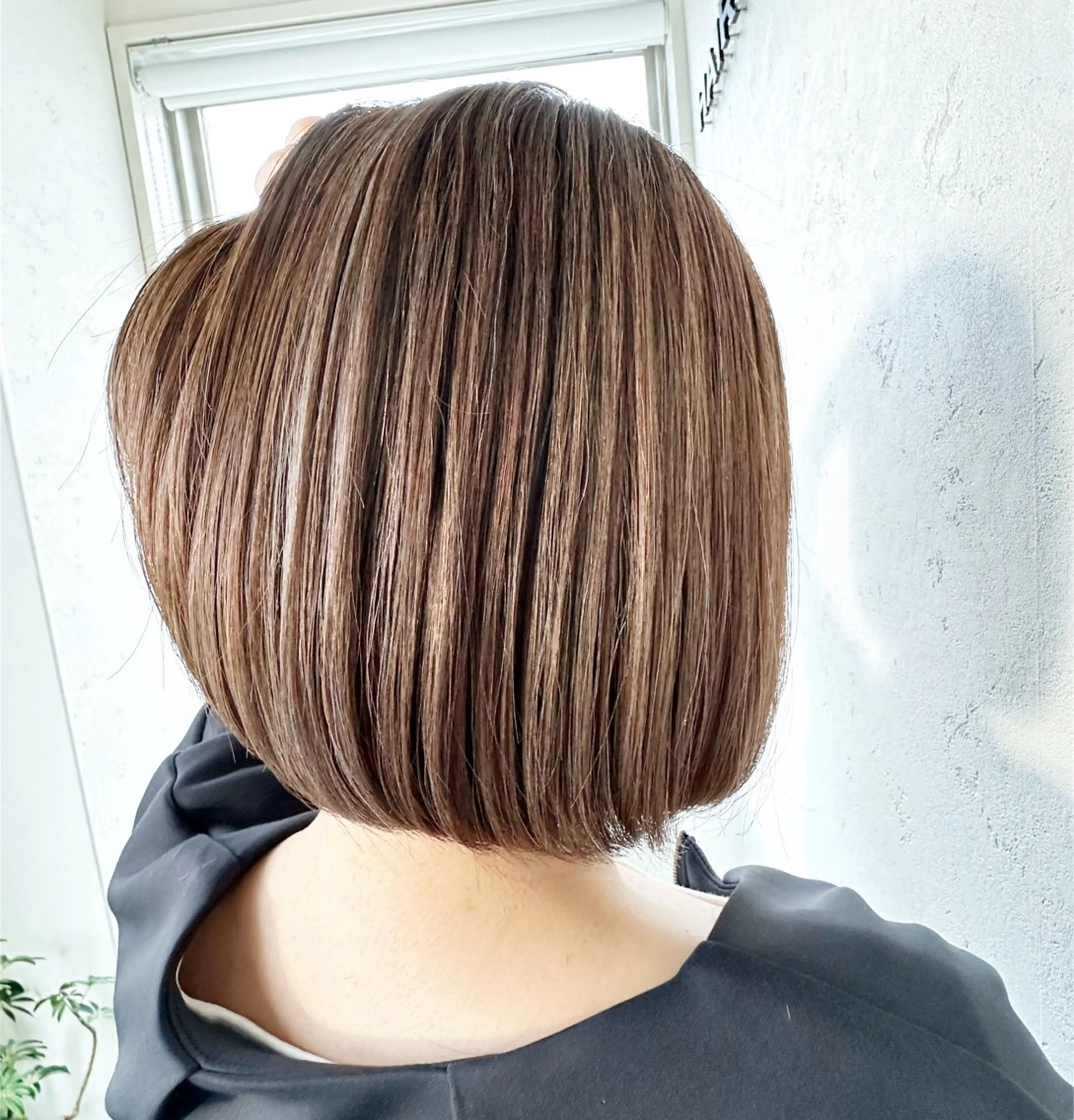 ミディアム ショートボブ ボブ 顔まわりレイヤー 顔周りカット ハイライト うる艶カラー美容師 ayumiのヘアスタイル