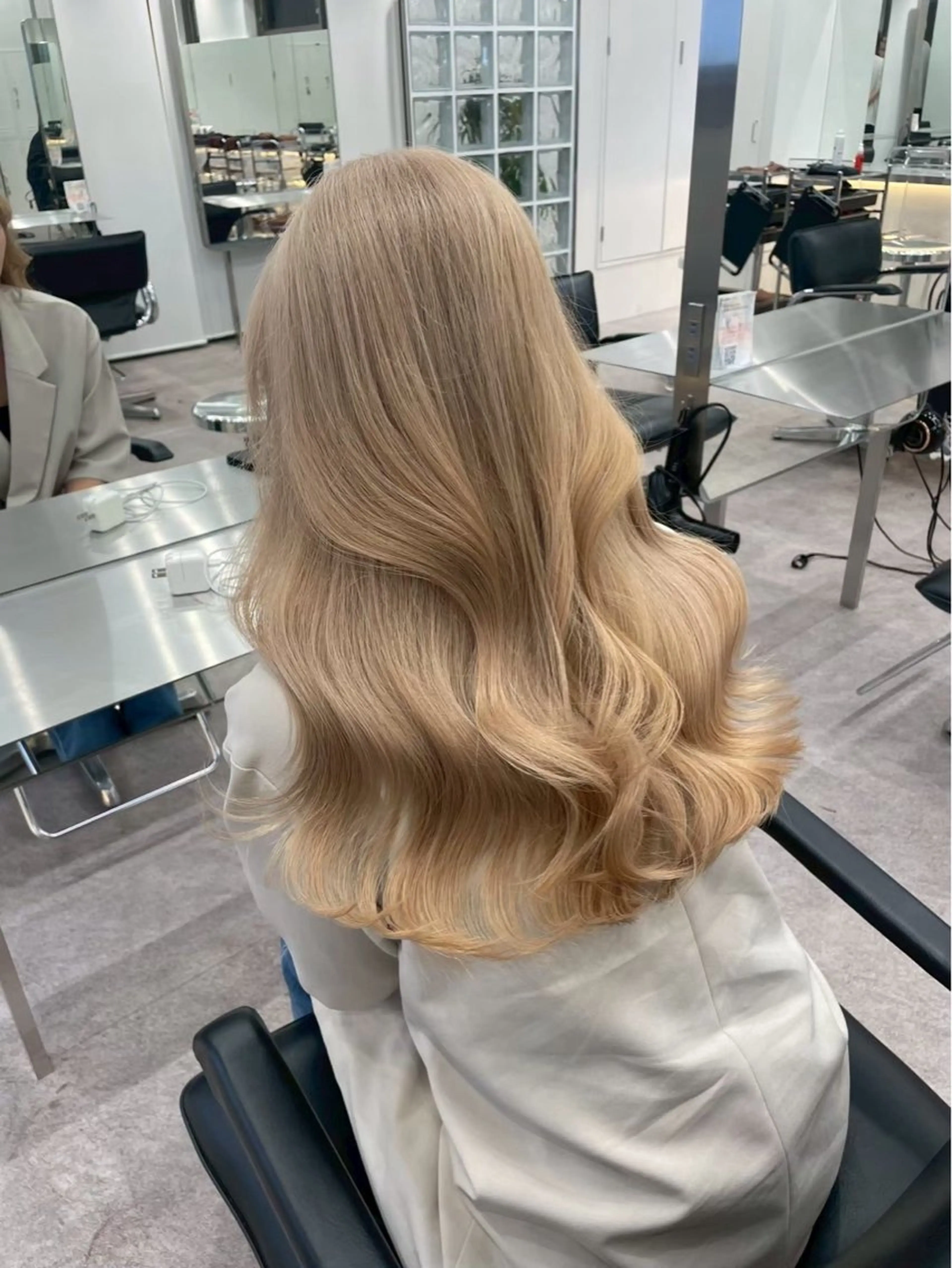 ロング カラー ベージュカラー ブリーチ ブロンド ダブルカラー ハイトーンカラー リタッチモデル募集中 /りな⭐️のヘアスタイル