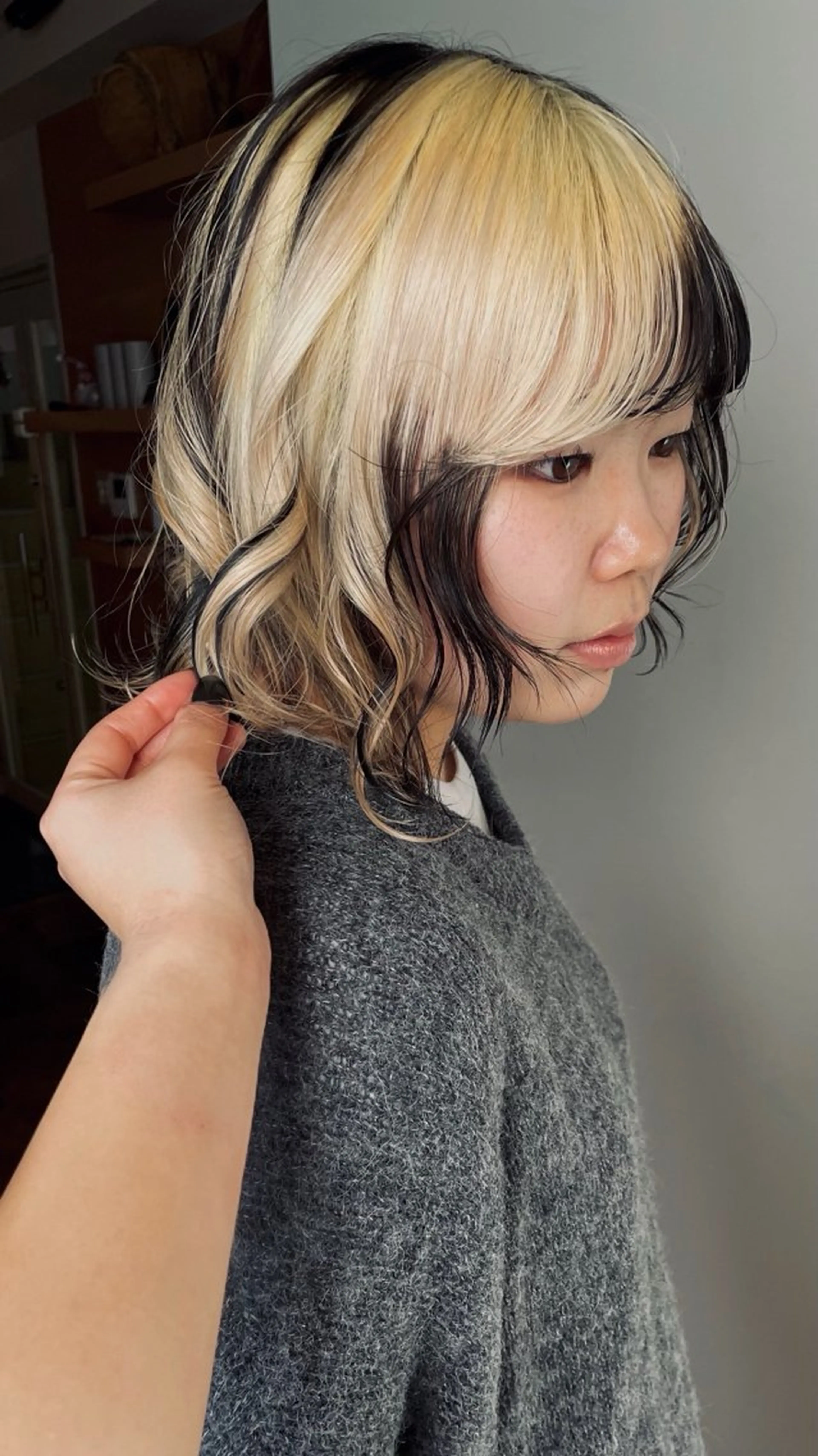 ミディアム カラー ヘアカラー トリートメント 楪 yuzuriha所属・Saaya/レイヤー /ブリーチ/ブロンドのヘアスタイル