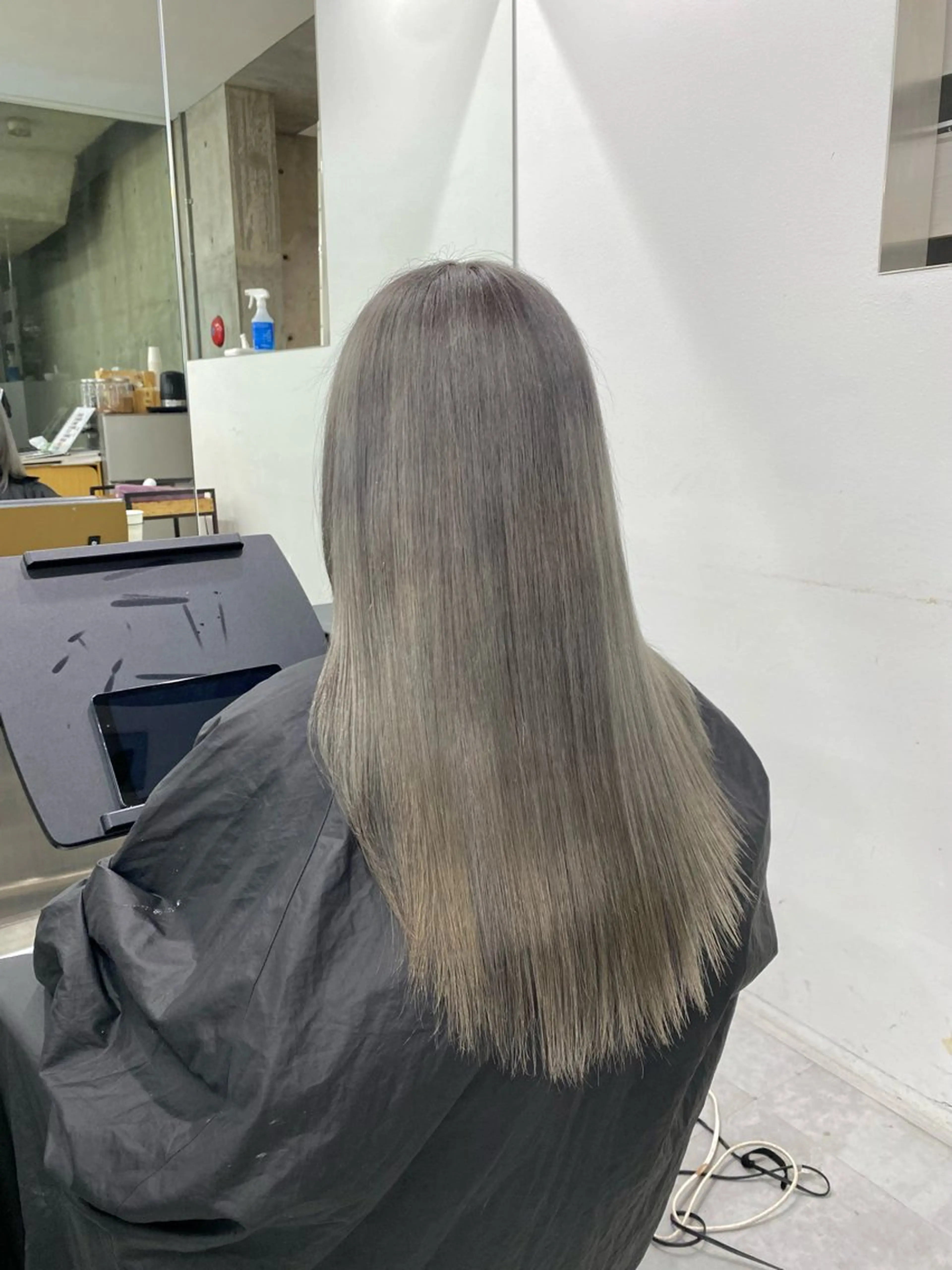 ロング ヘアカラー Welring hair salon所属・Runa/大人 かわいいハイトーンのヘアスタイル