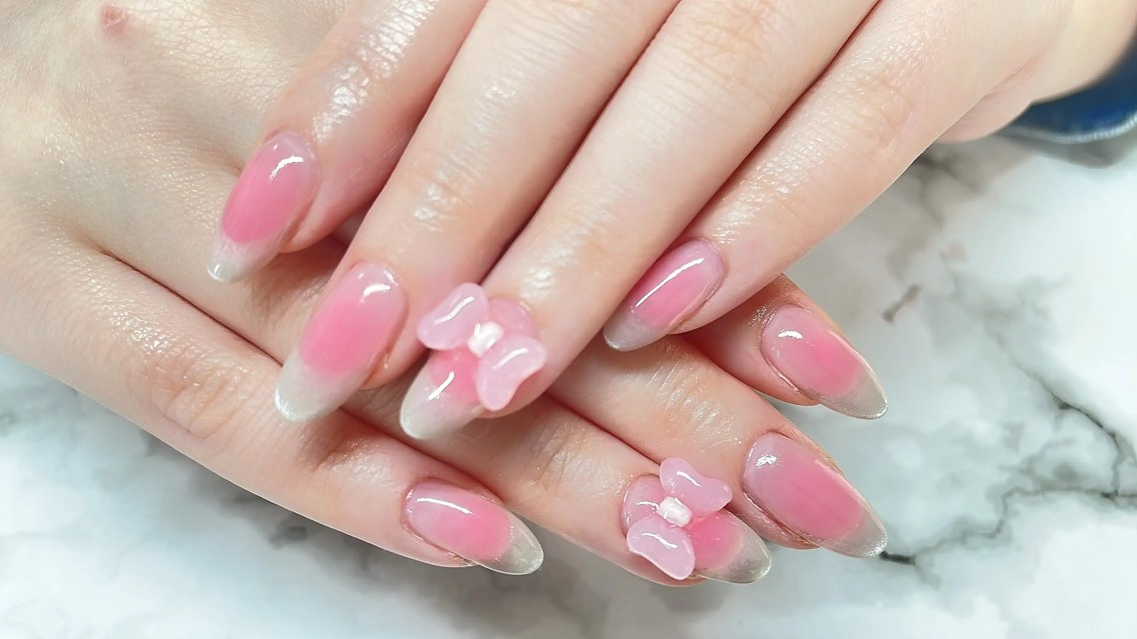 [オフ無し]チークネイル+マグネットフレンチ💅の写真