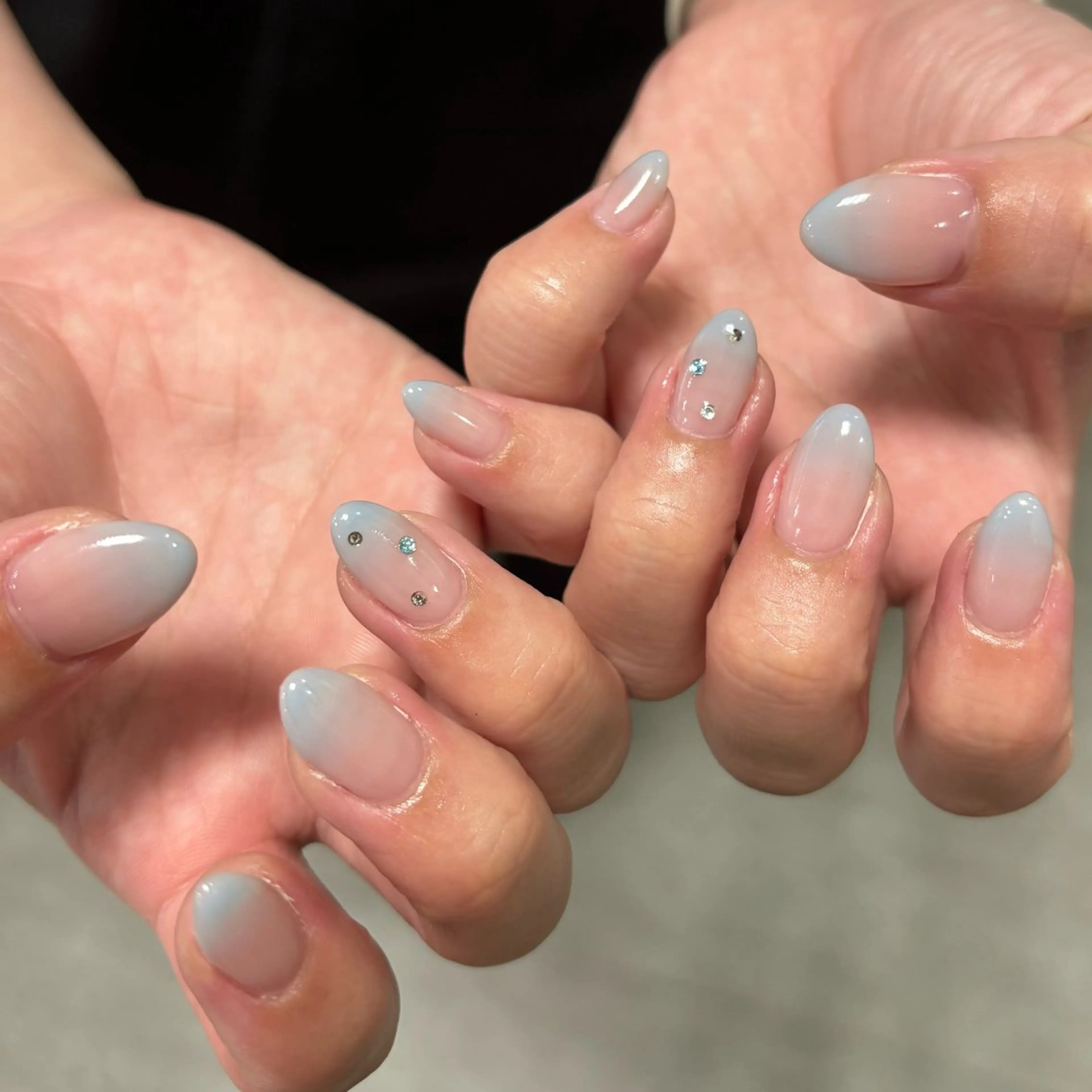 グラデーション6050yen【オフあり】120種類のカラーから選べます🩷の写真