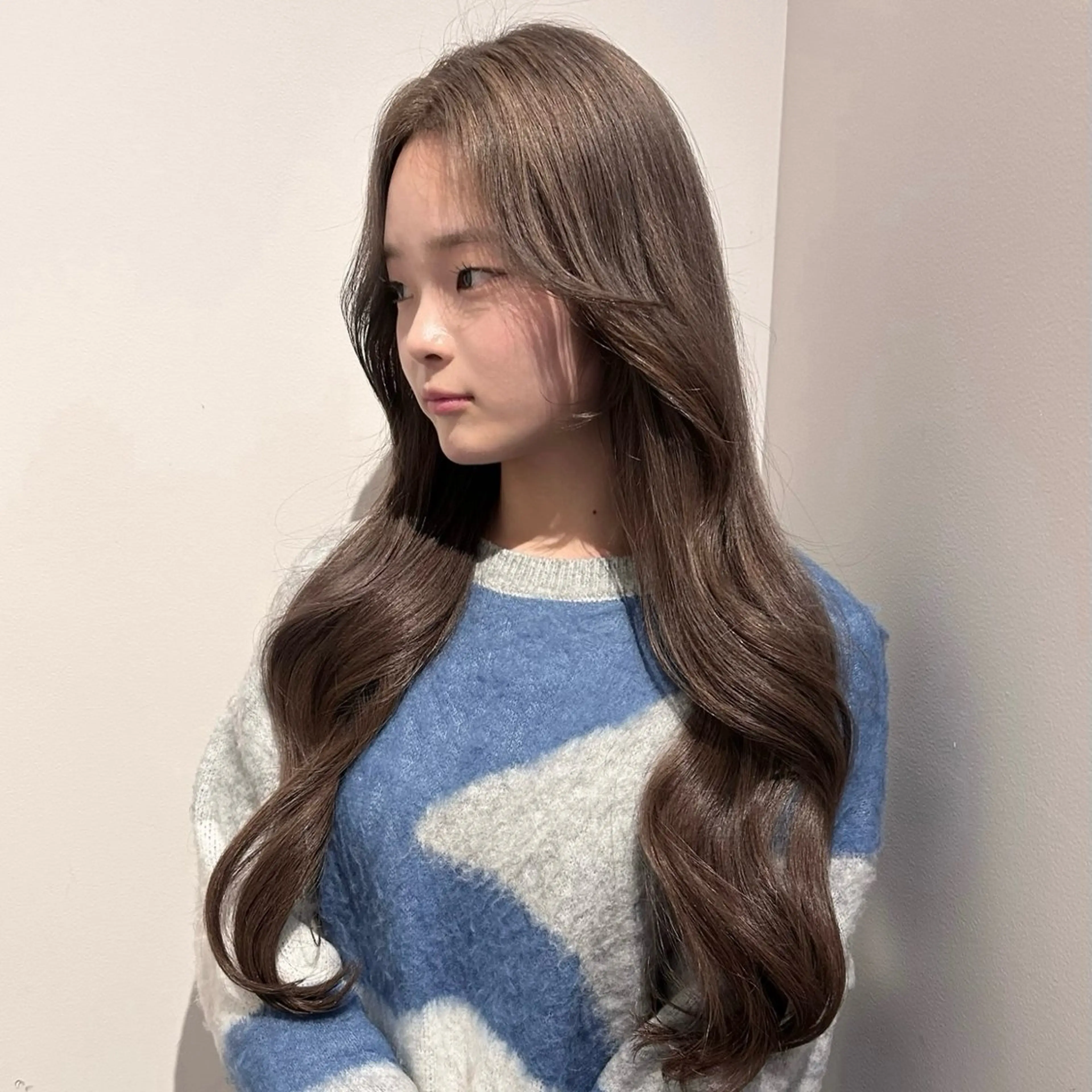 ロング ヘアカラー 透明感カラー/ 髪質改善✨️💞萌愛のヘアスタイル