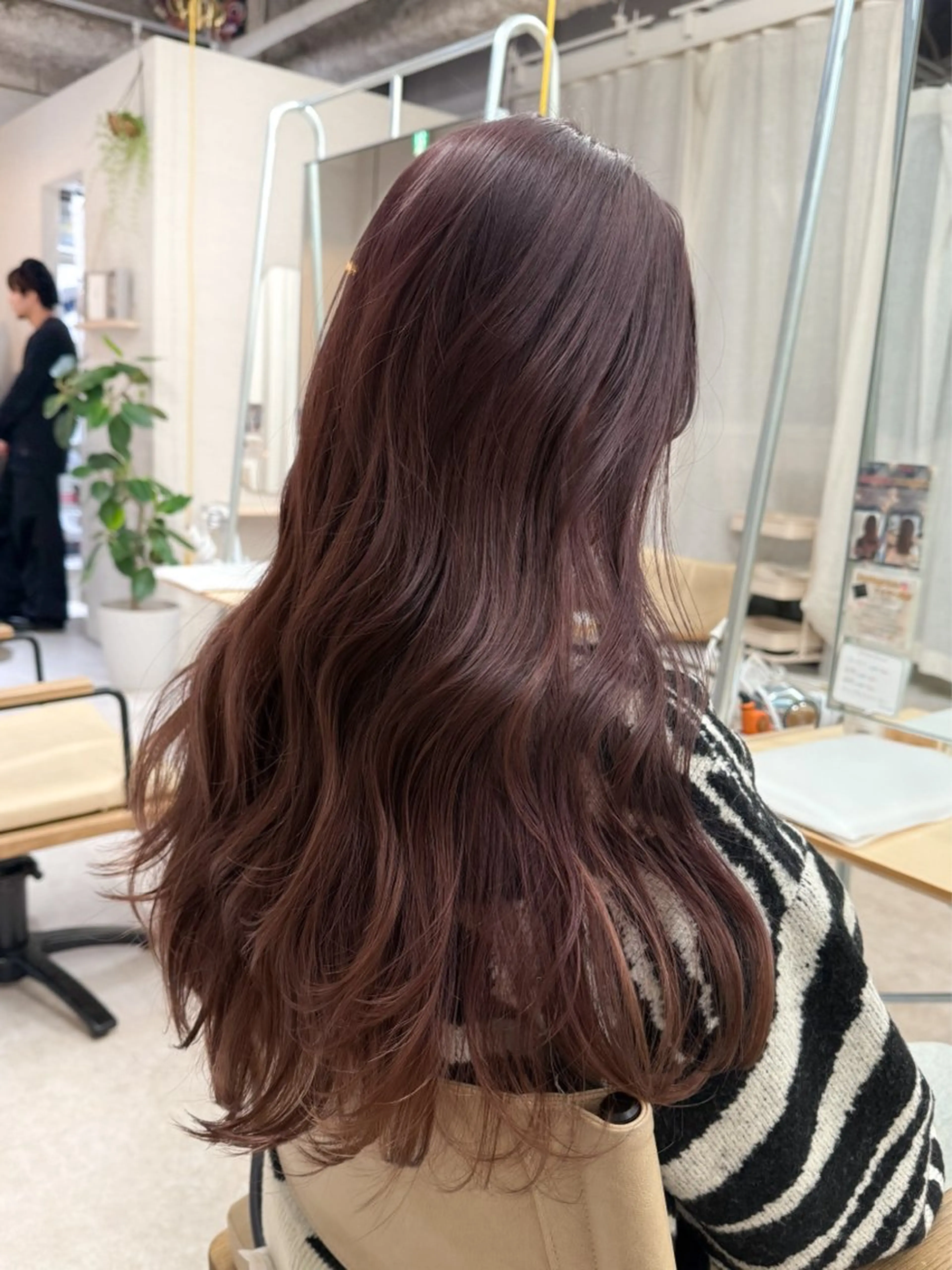 ロング カラー ブラウンカラー ラベンダーカラー 辺見 葵のヘアスタイル