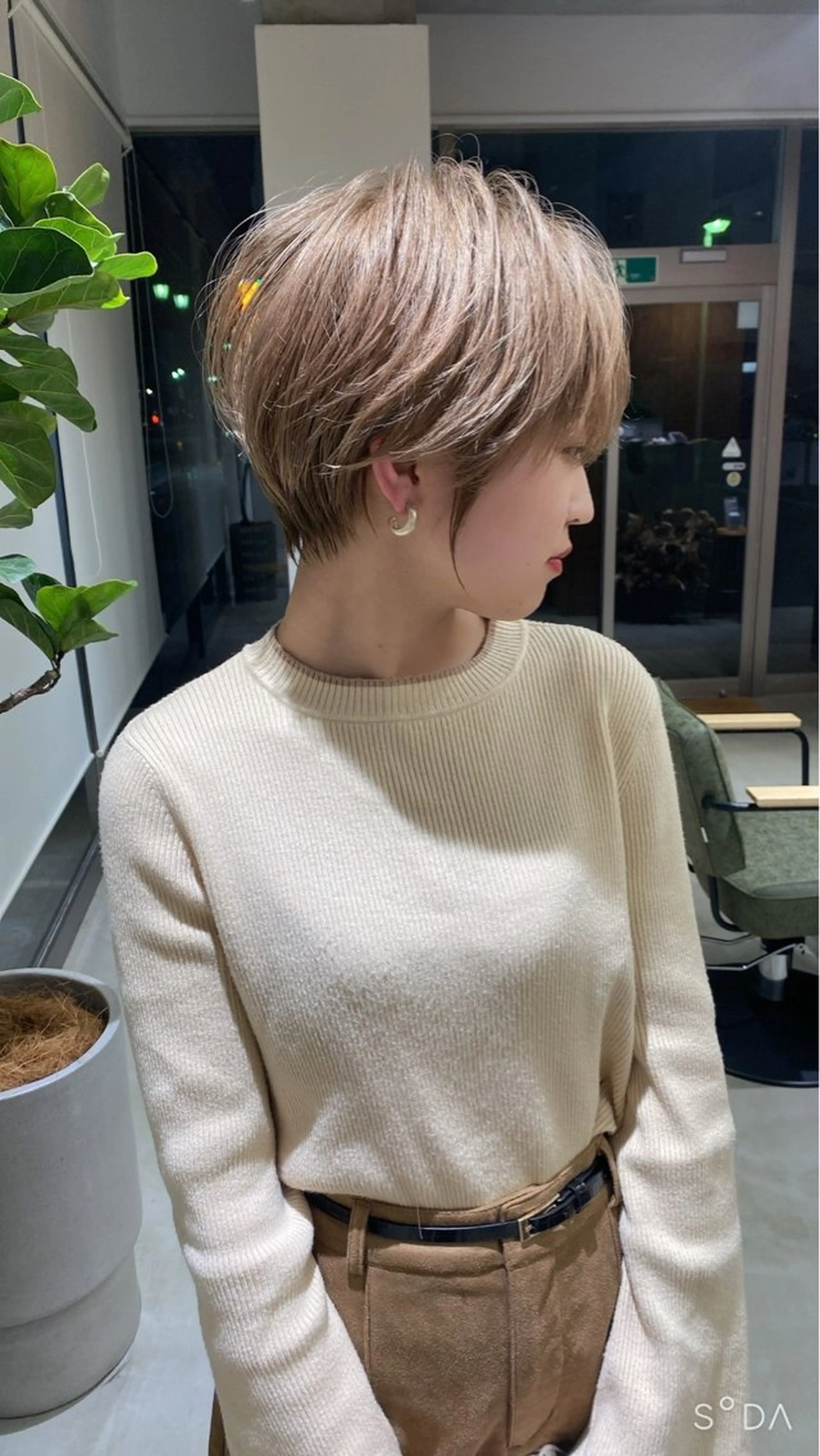 ショート レイヤーカット/ 顔まわり/アオイのヘアスタイル