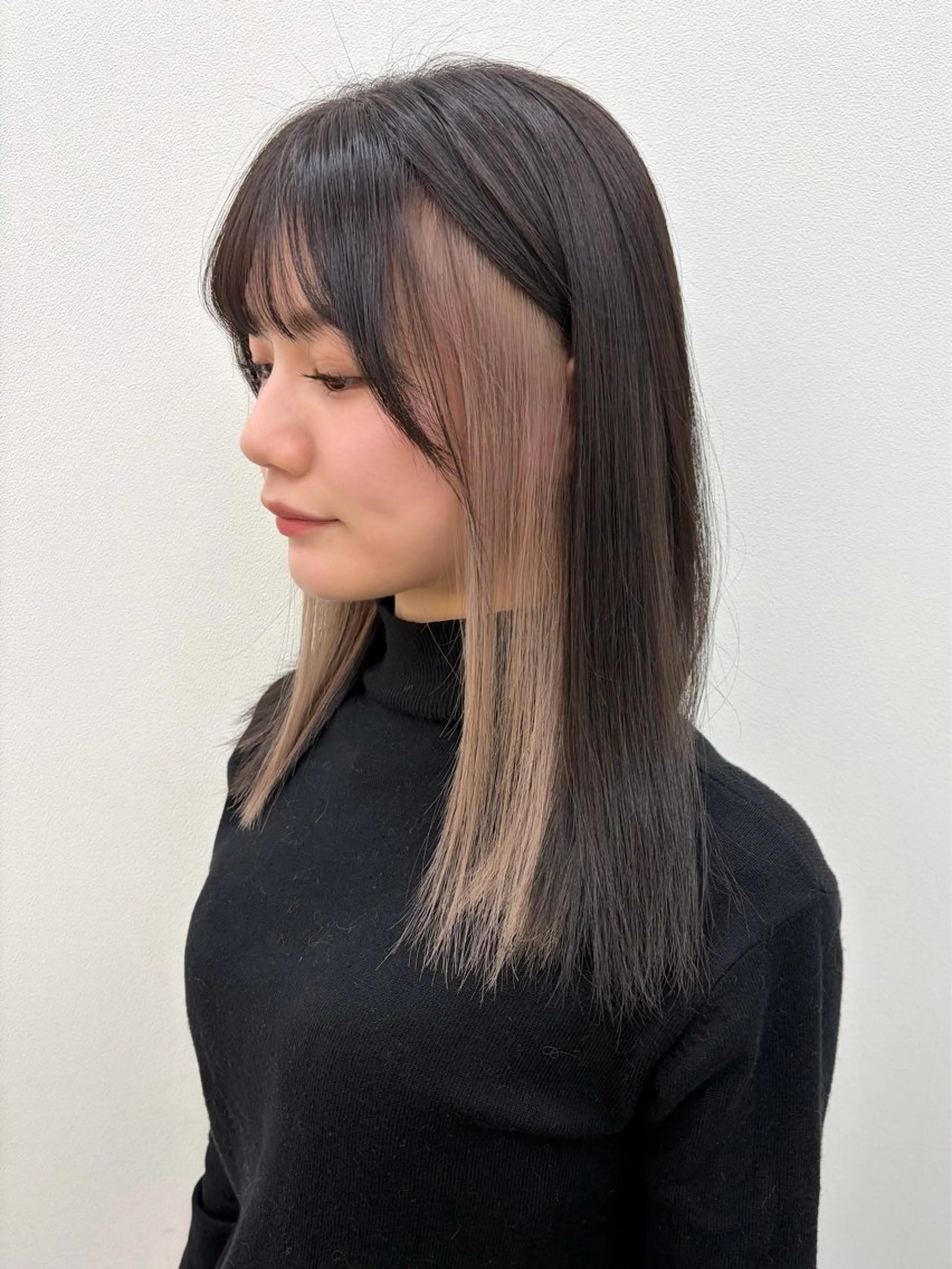 セミロング カラー ブリーチ イヤリングカラー ヘアカラー 後藤 陽花子のヘアスタイル