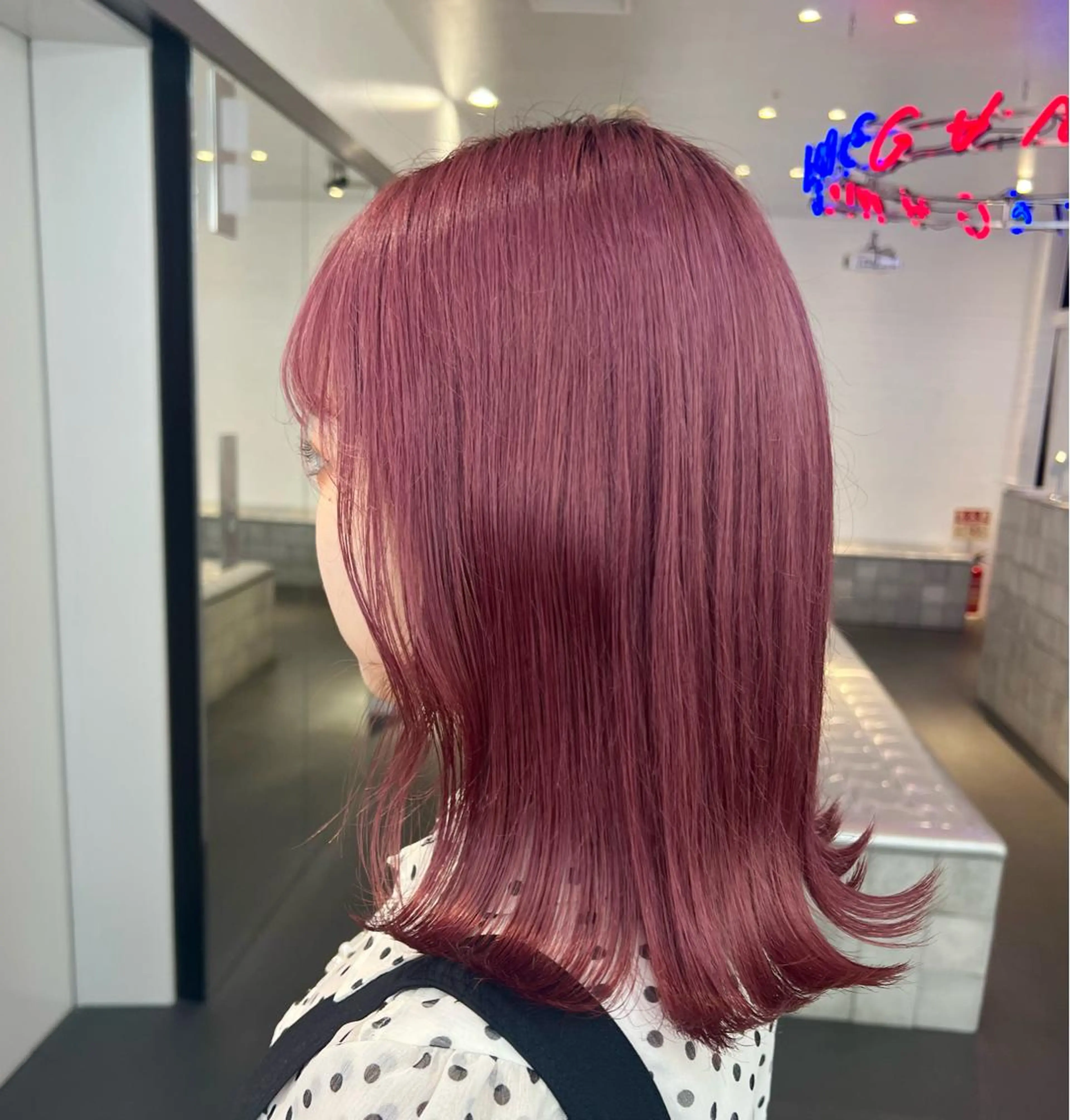 セミロング カラー ブリーチ ピンクカラー ヘアカラー トリートメント 🌼動き×透明感🩵 ハイトーン/ナナのヘアスタイル