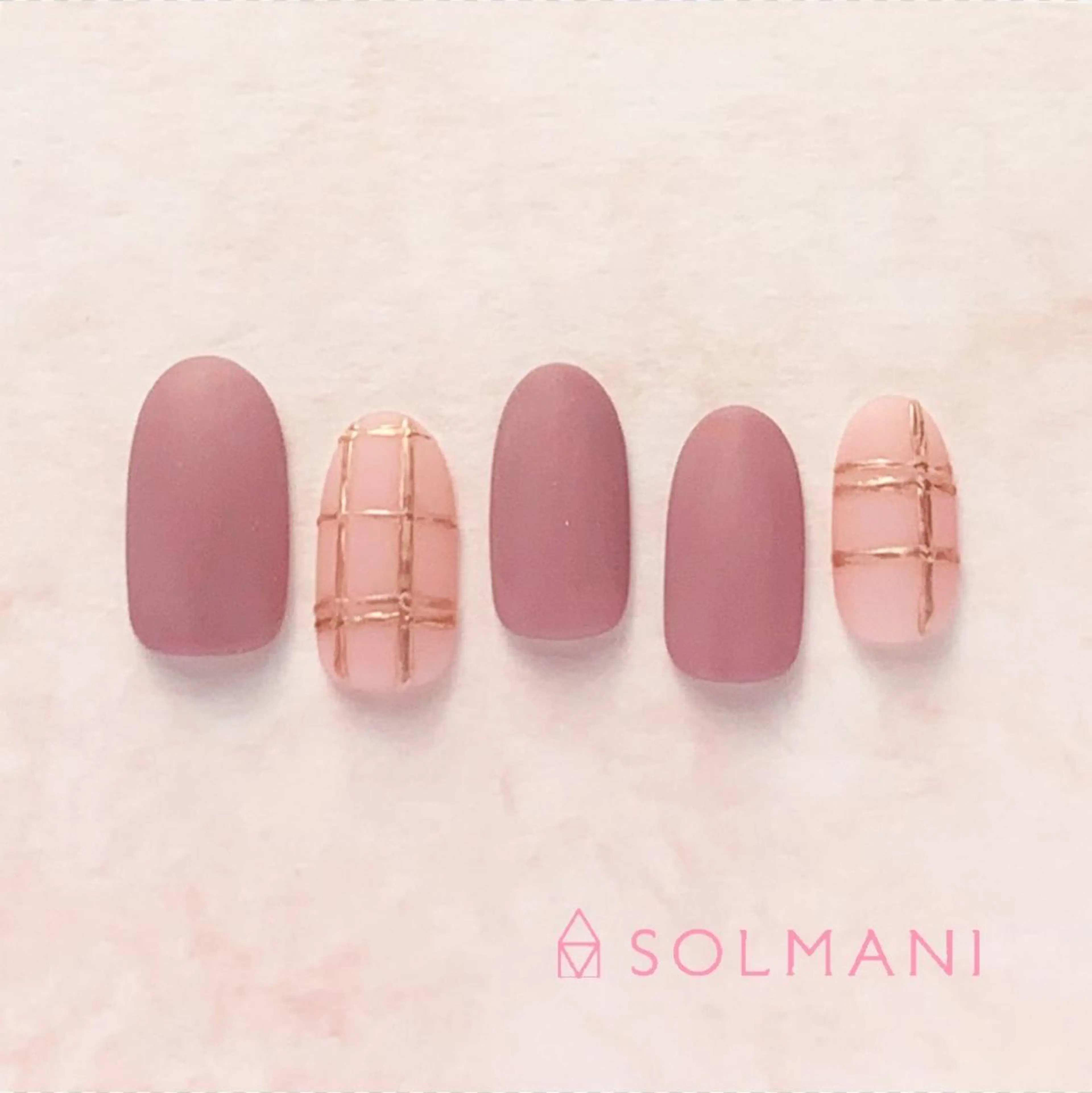 ネイル マットネイル ミラーネイル SOLMANI 予約担当のネイルデザイン
