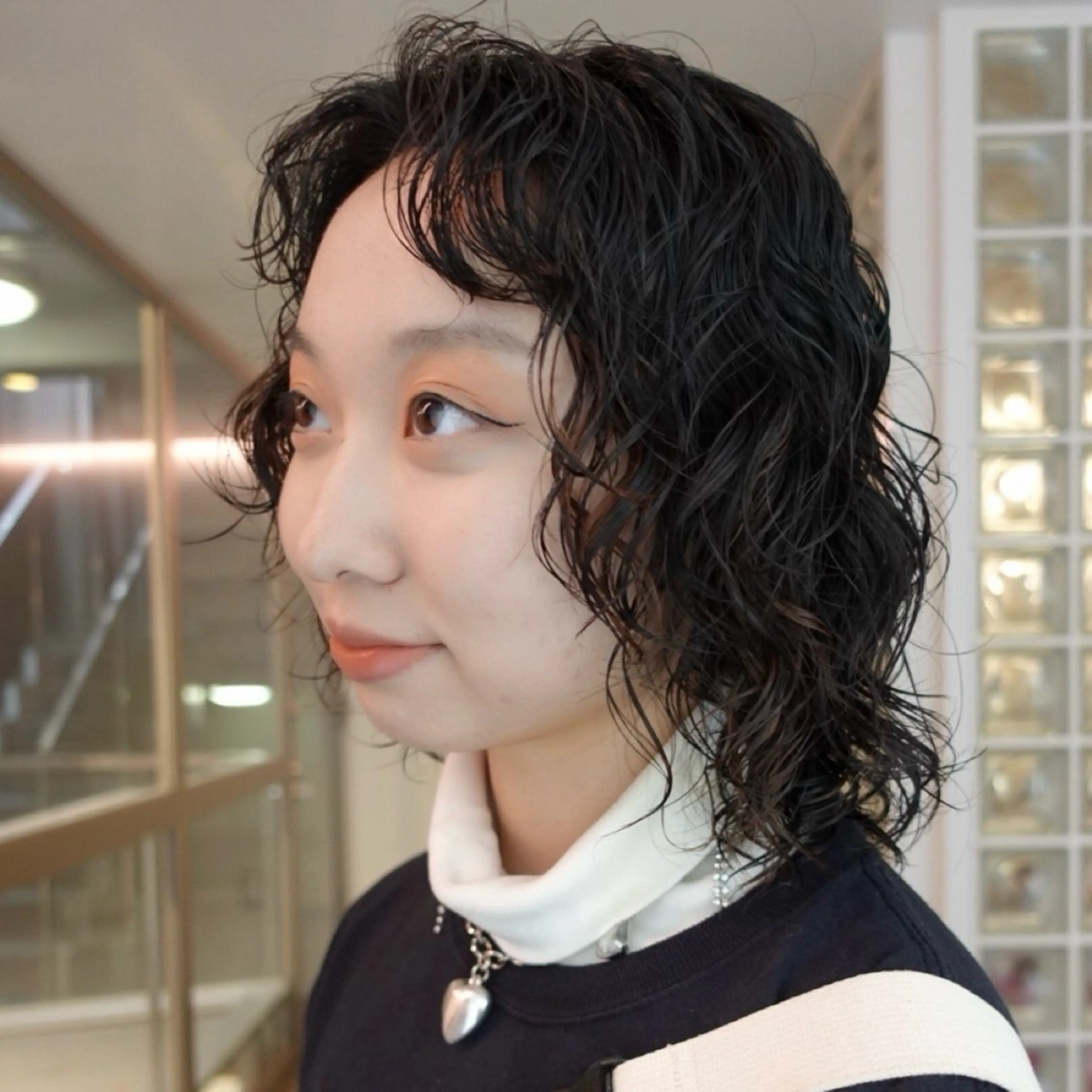 ミディアム パーマ ヘアアレンジ ミディアムパーマ ウルフカット カット パーマ 🌐サトウ リョウ🌐のヘアスタイル