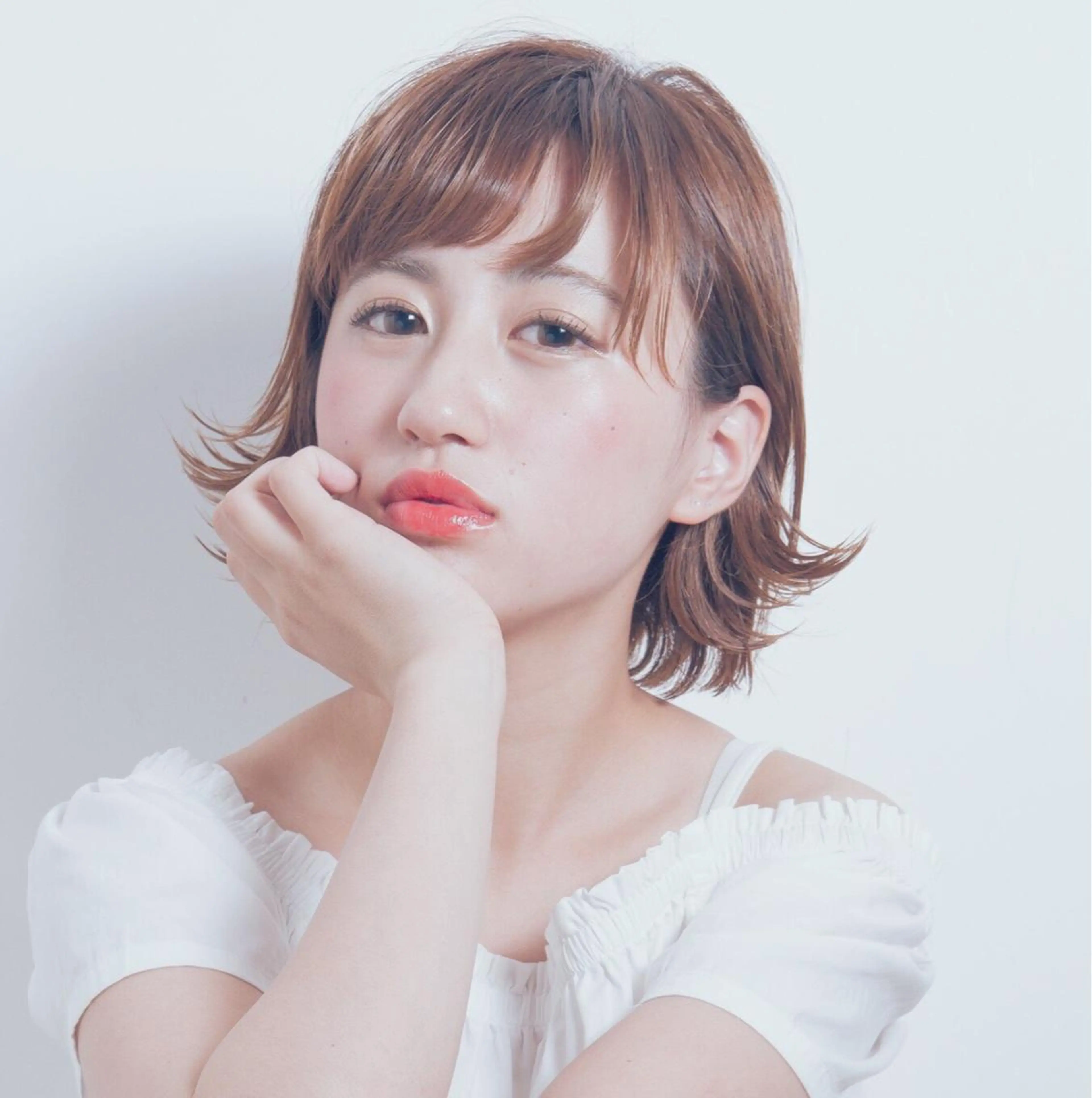 ショート カラー パーマ ヘアアレンジ 外ハネヘア 推し活専用 【派手髪】飯野ゆかりのヘアスタイル