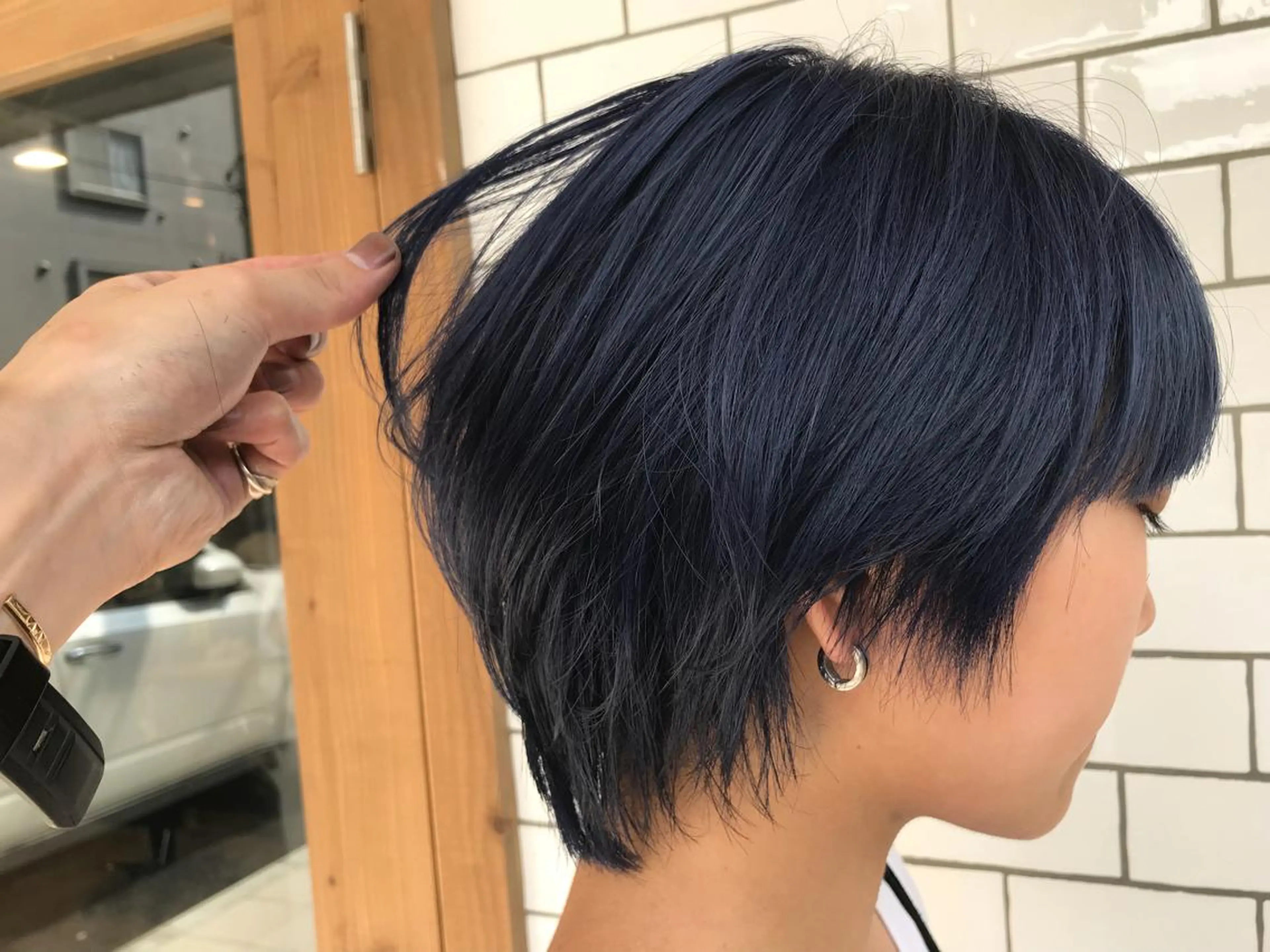 ショート カラー ブリーチ ブルーカラー ネイビーカラー 竹嶌 健吾のヘアスタイル