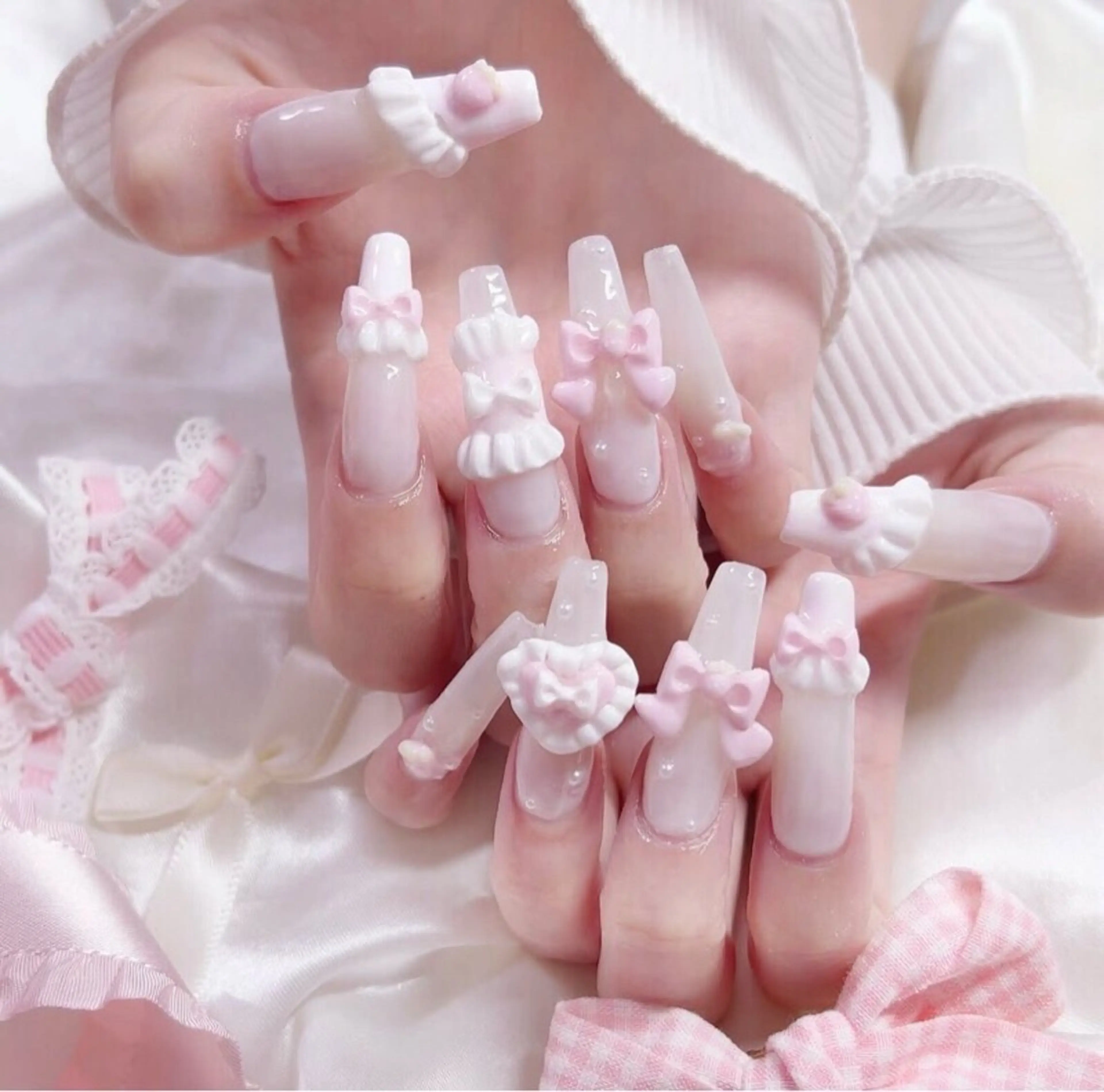 ネイル 長さ出し グラデーション キラキラネイル マグネットネイル ニュアンスネイル ハンドネイル Lee Ainのネイルデザイン