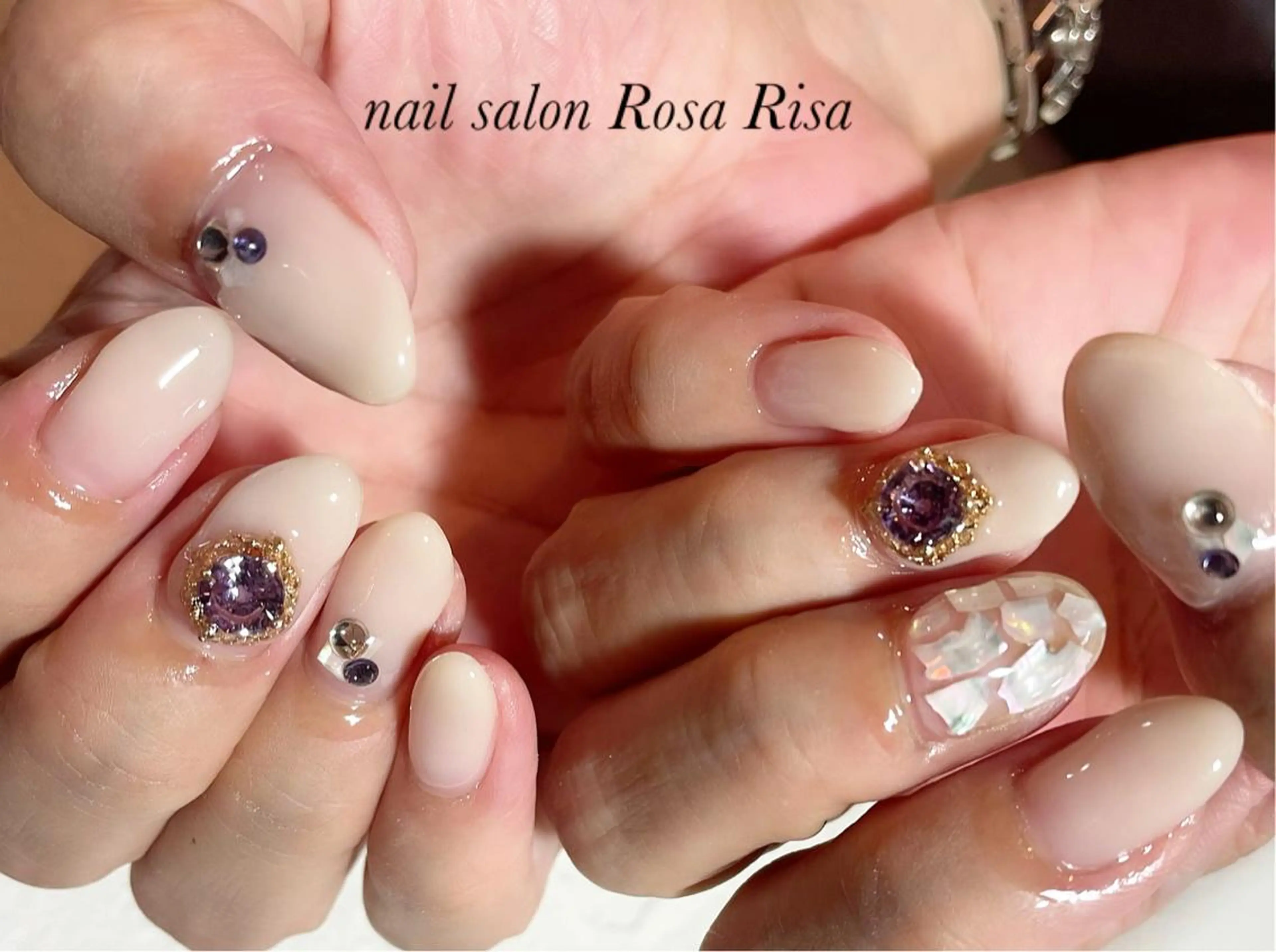 ミディアム ネイル ハンドネイル ネイルスタジオ シェイクユアハンズのネイルデザイン