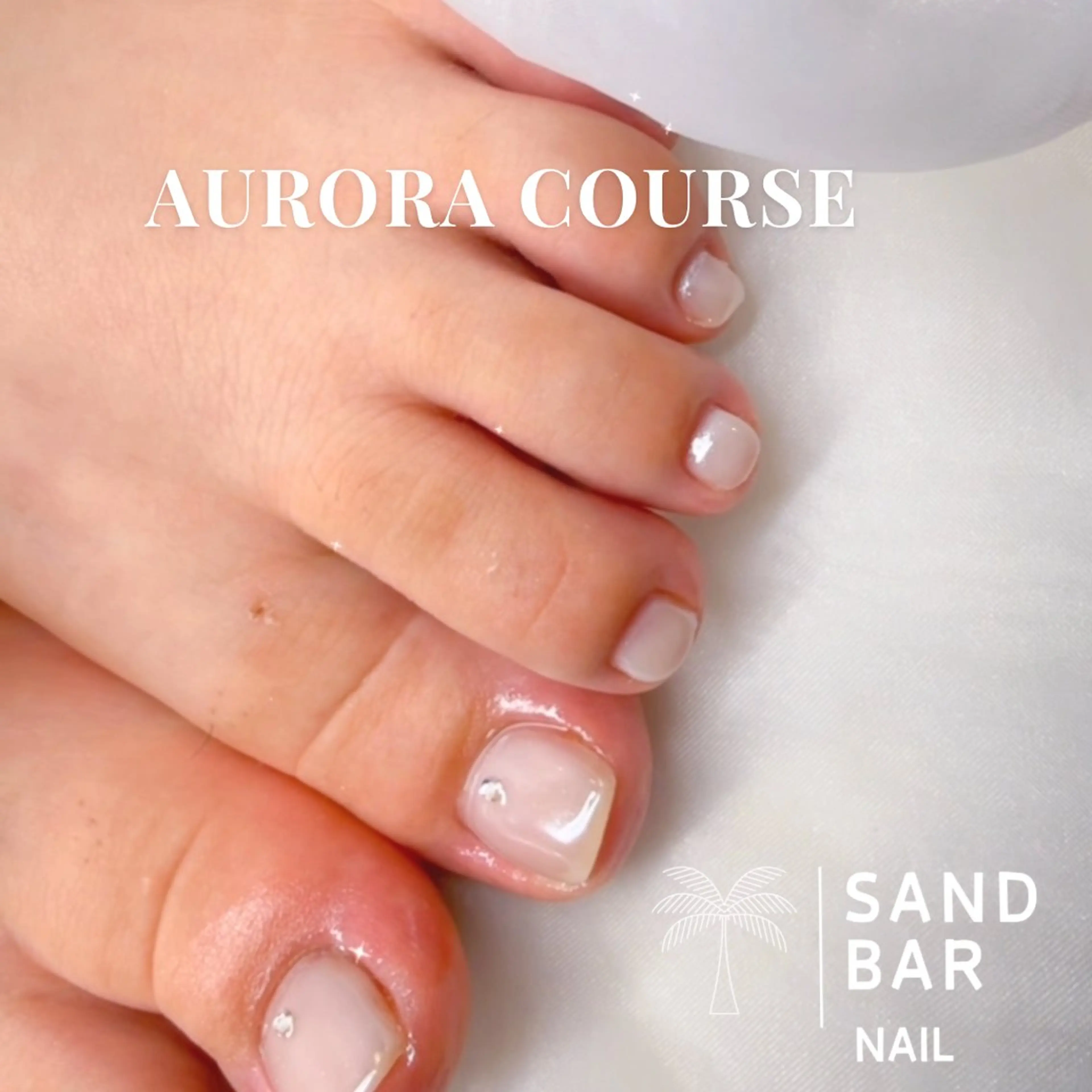 ネイル オーロラネイル ホワイト ハンドネイル SAND BAR NAILのネイルデザイン