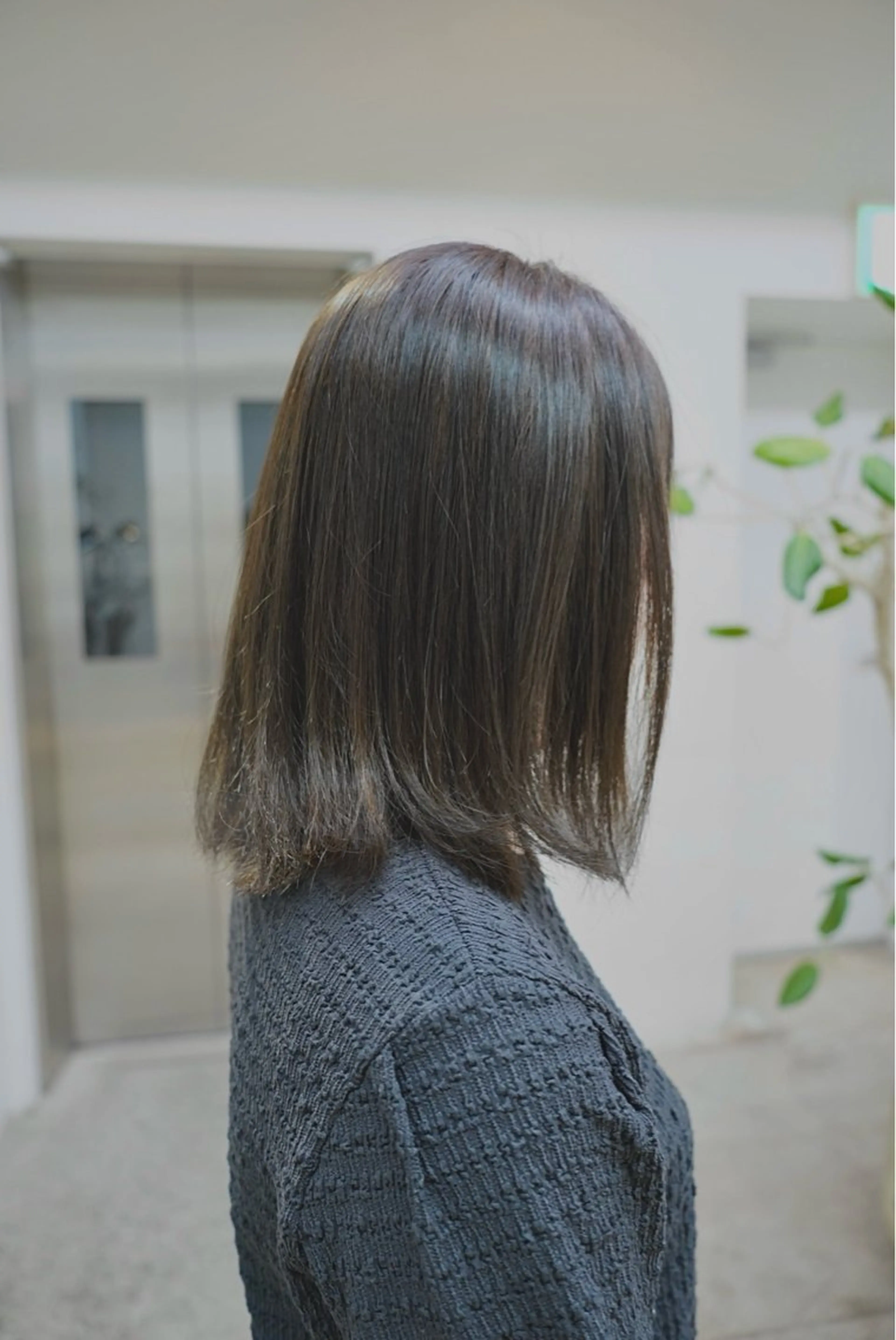 カラー 透明感カラー グレージュ オリーブグレージュ オリーブグレー 宇佐美佳／美髪 ストレート/縮毛矯正のヘアスタイル