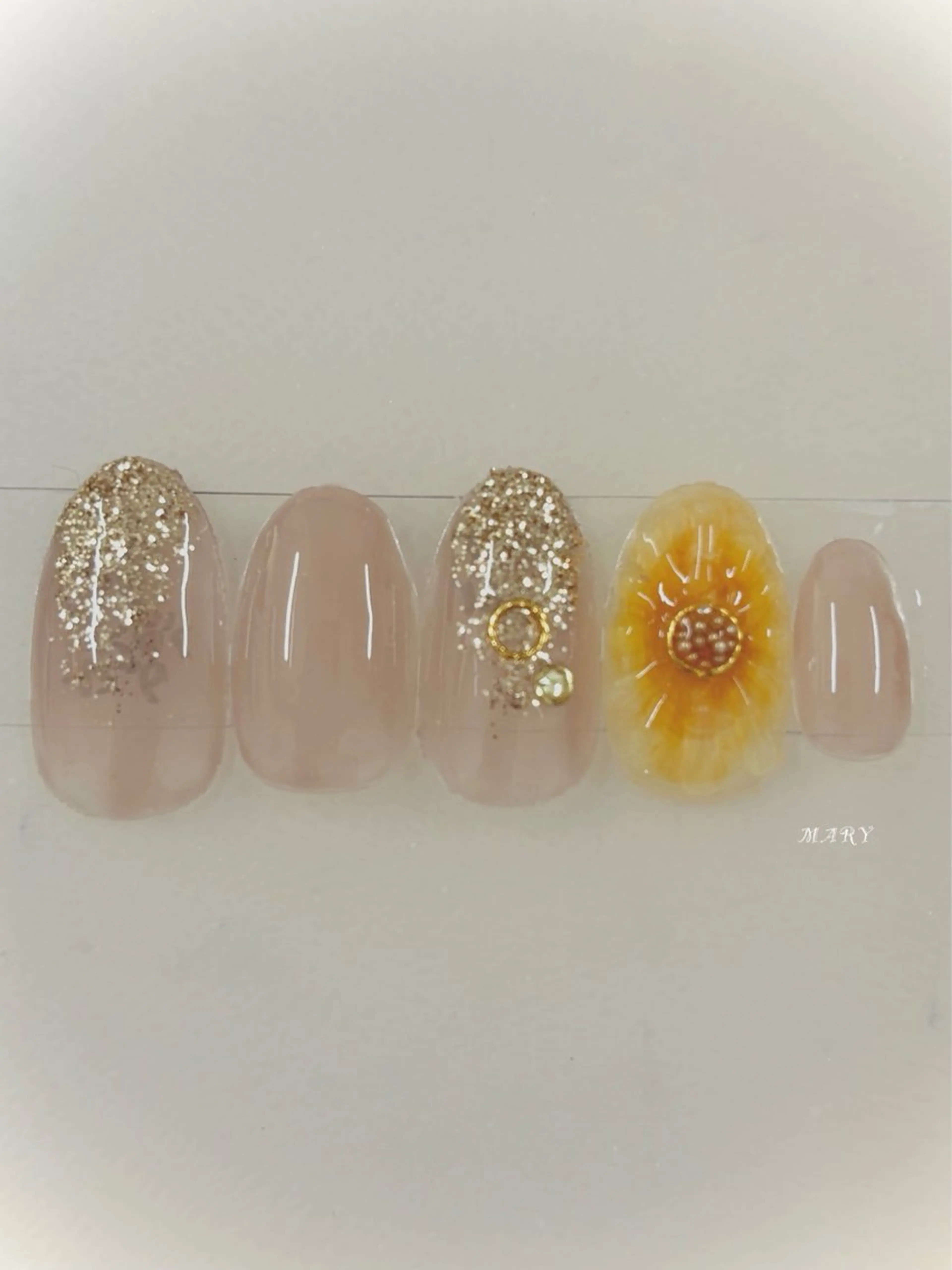 ネイル キラキラネイル ニュアンスネイル ワンカラーネイル 夏ネイル ハンドネイル Mary nail所属・Mary nail .narumiのネイルデザイン