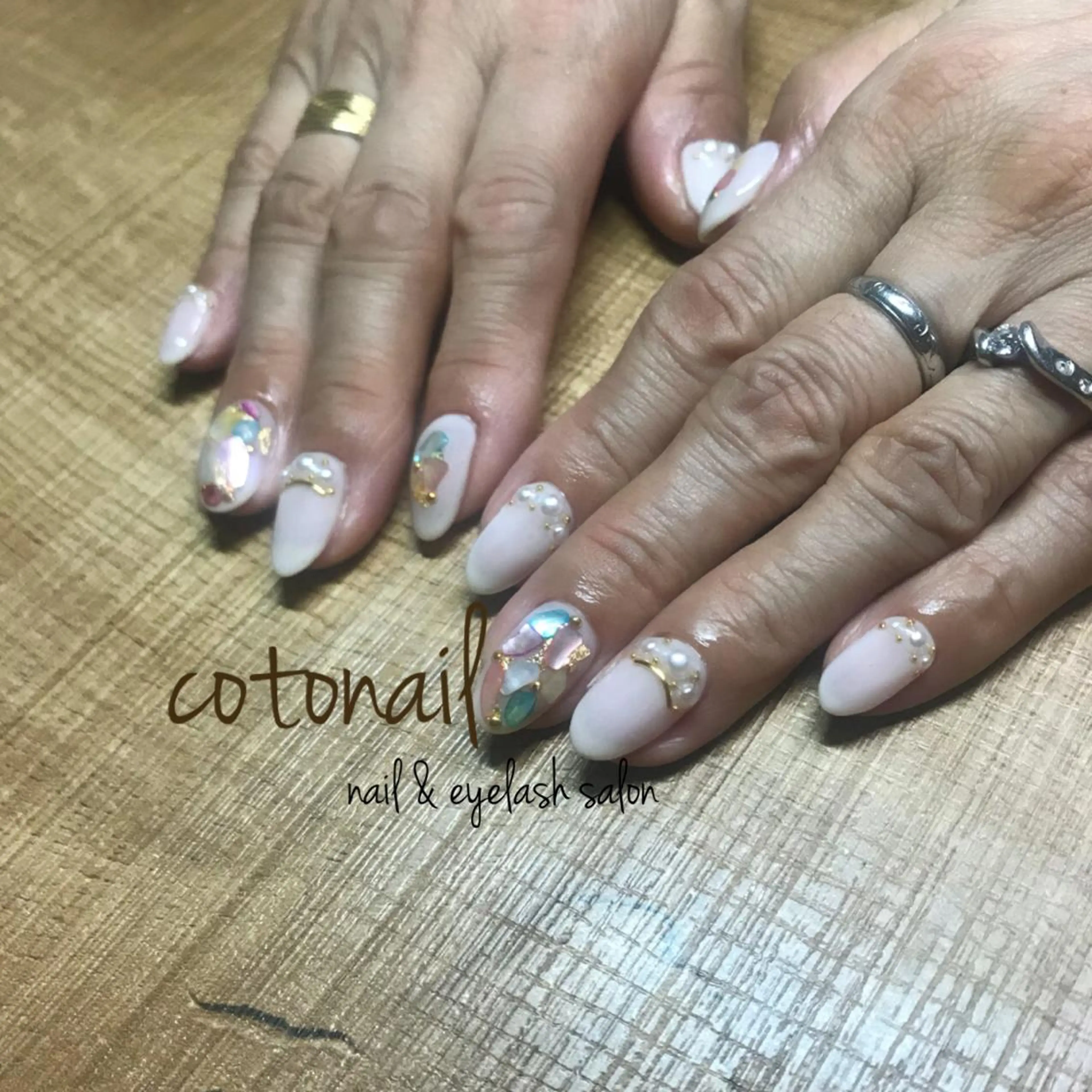 セミロング ネイル アートネイル ハンドネイル ツメトマツゲ .のネイルデザイン