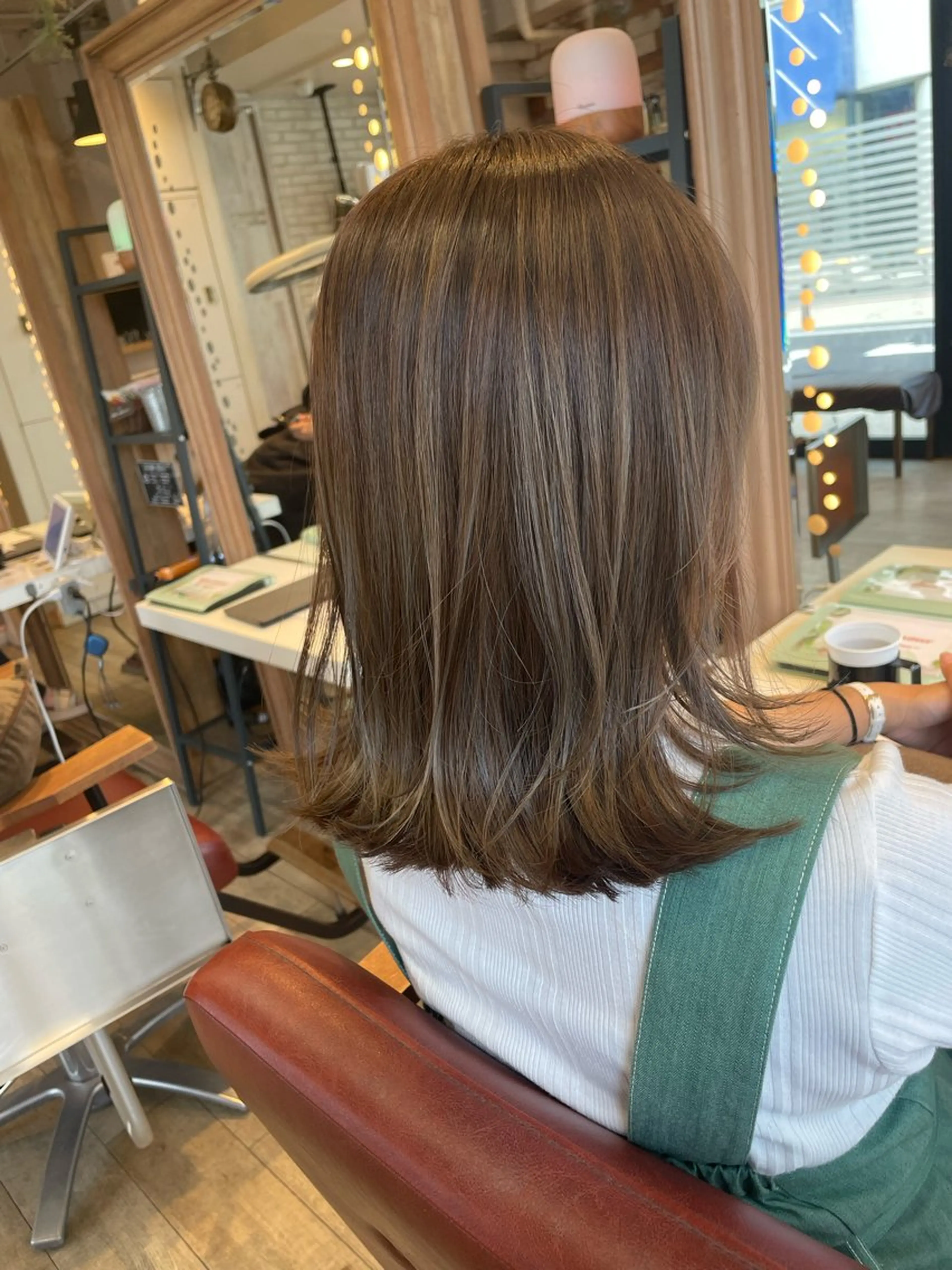 ミディアム カラー 透明感カラー ハイライトカラー ハイライト レイヤーカット ✨横須賀髪質改善✨️ 加藤 百音のヘアスタイル