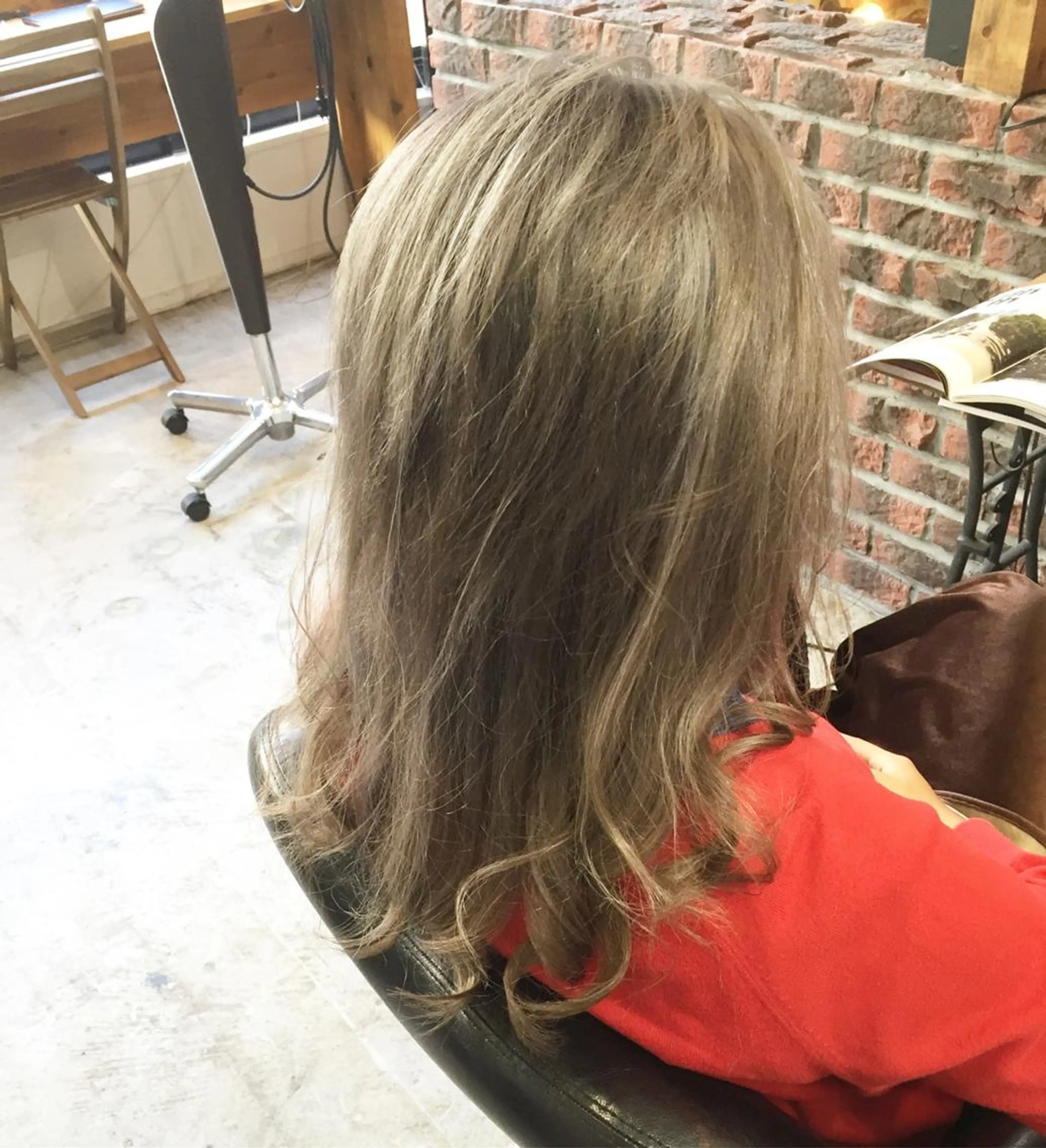 ミディアム カラー グレージュ ミルクティーグレージュ skin所属・中村 梨沙のマツエク・マツパデザイン