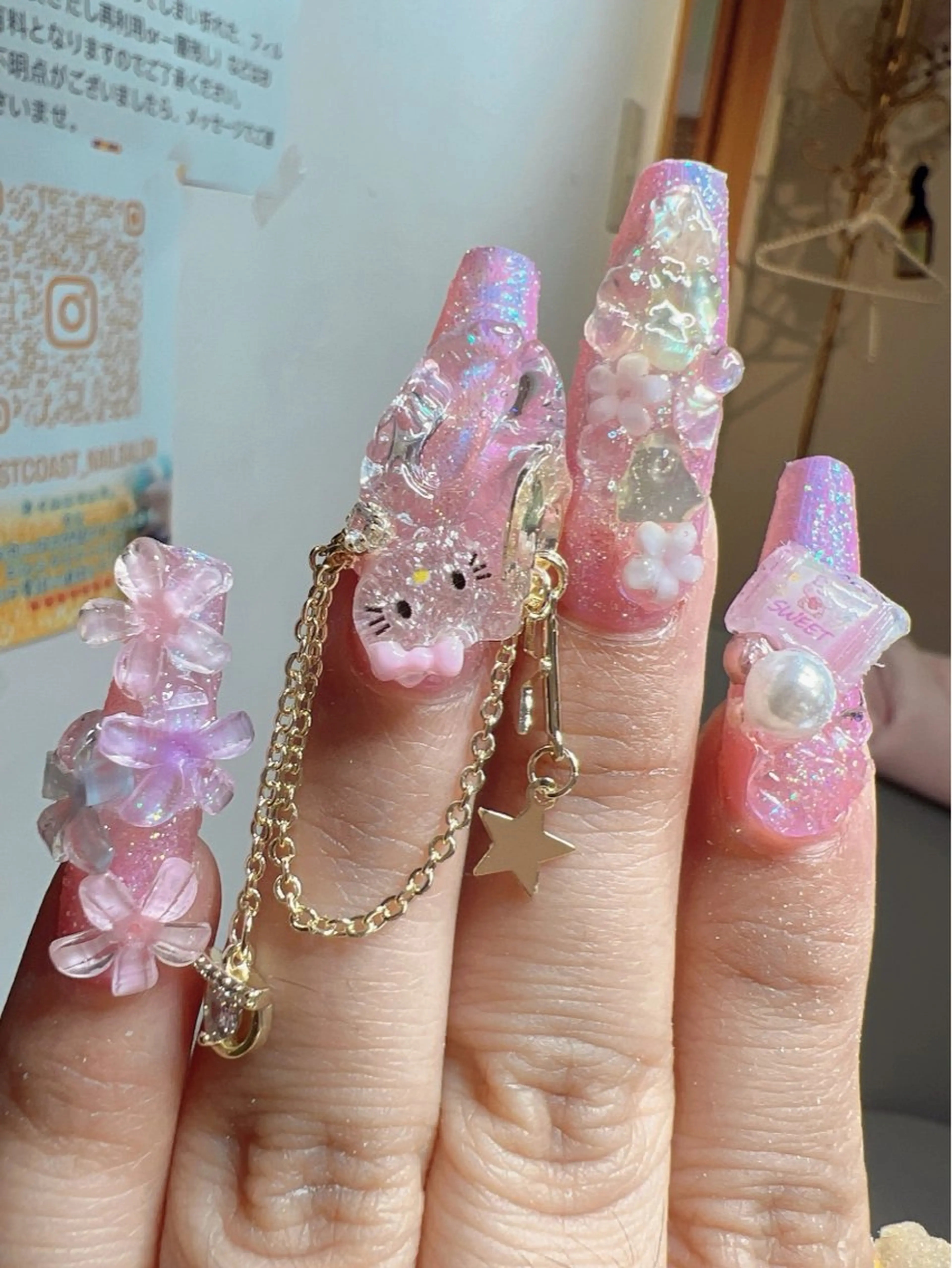 ネイル チークネイル 成人式 長さ出し ガーリー ハート リボン、ガーリー パーツ放題専門店のネイルデザイン