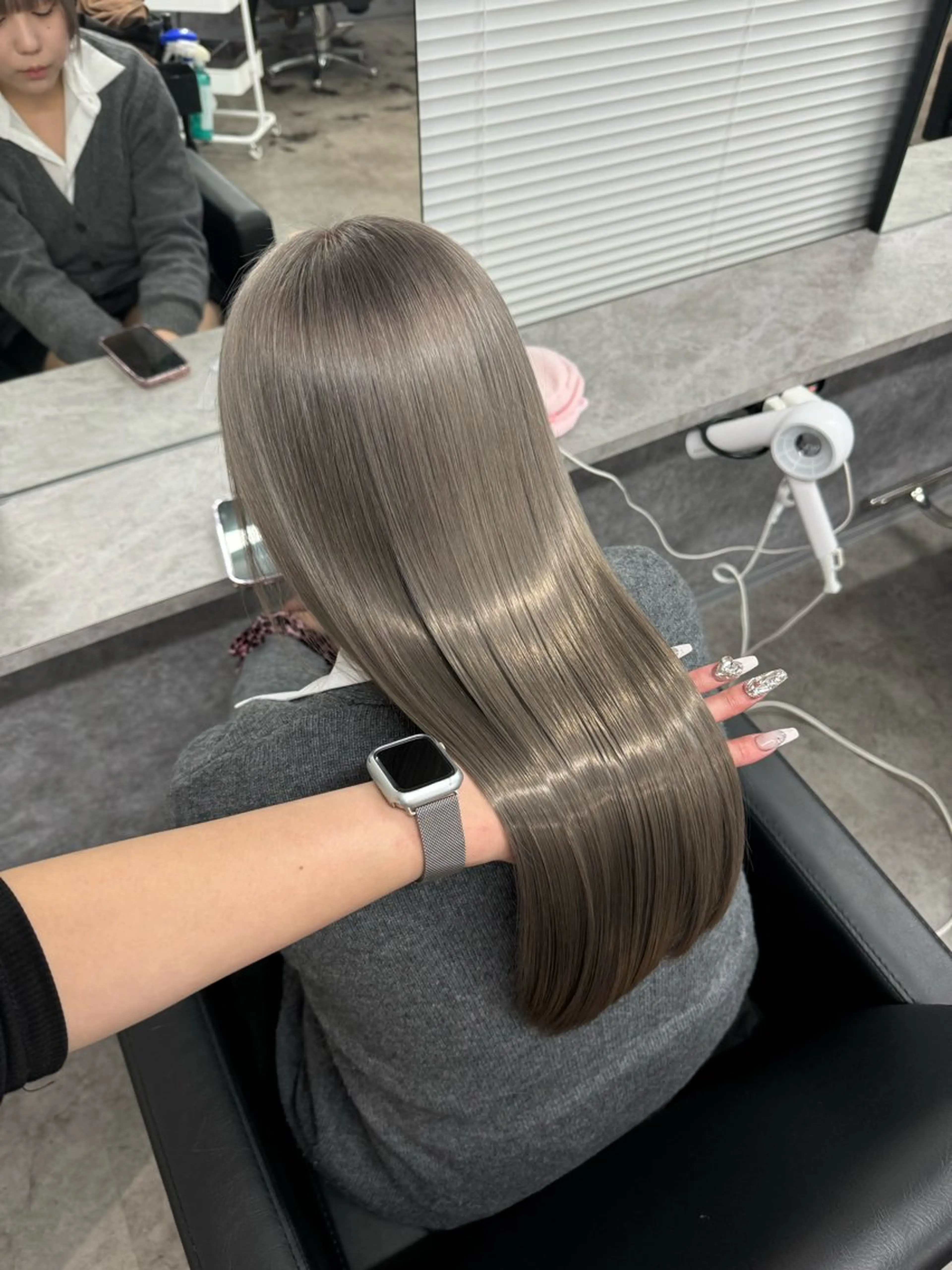 ロング カラー ヘアカラー トリートメント 透明感/ 艶ハイトーン/梨桜のヘアスタイル