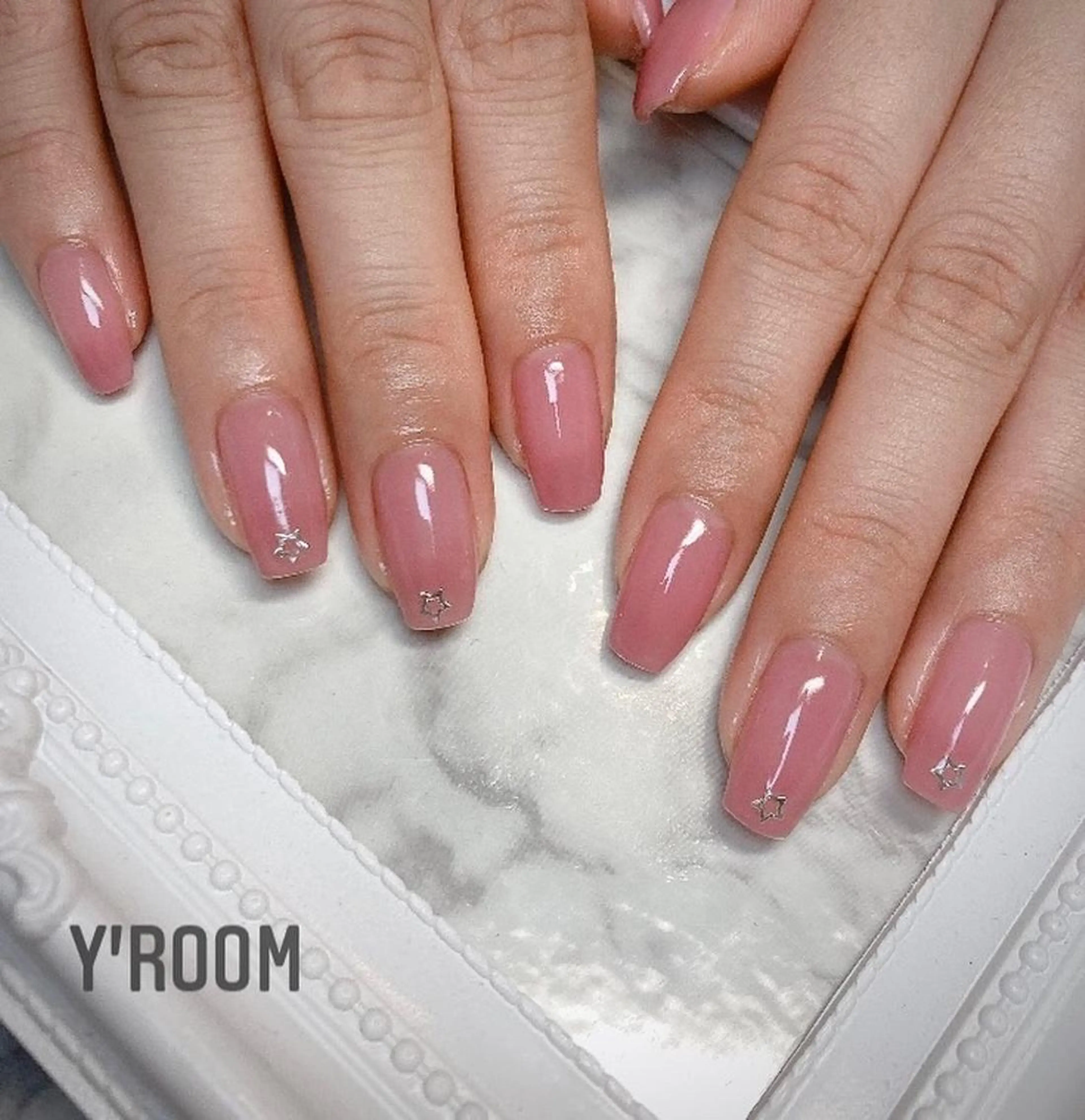 ネイル オーロラネイル フラッシュネイル フットネイル ジェルネイル 氷ネイル・うるうるネイル ハンドネイル YUKA （ネイリスト）のネイルデザイン