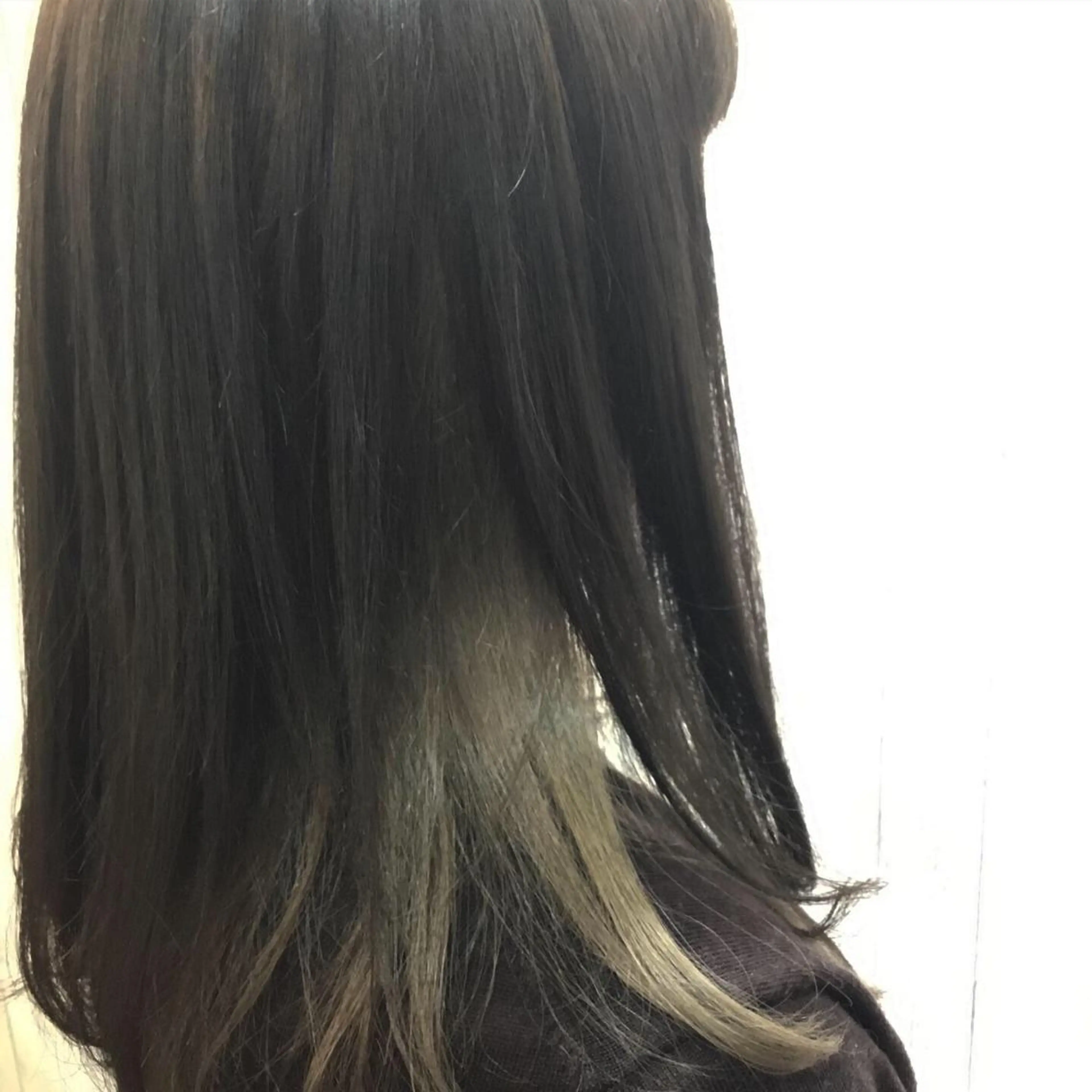 セミロング カラー embrace エンブレイスのヘアスタイル