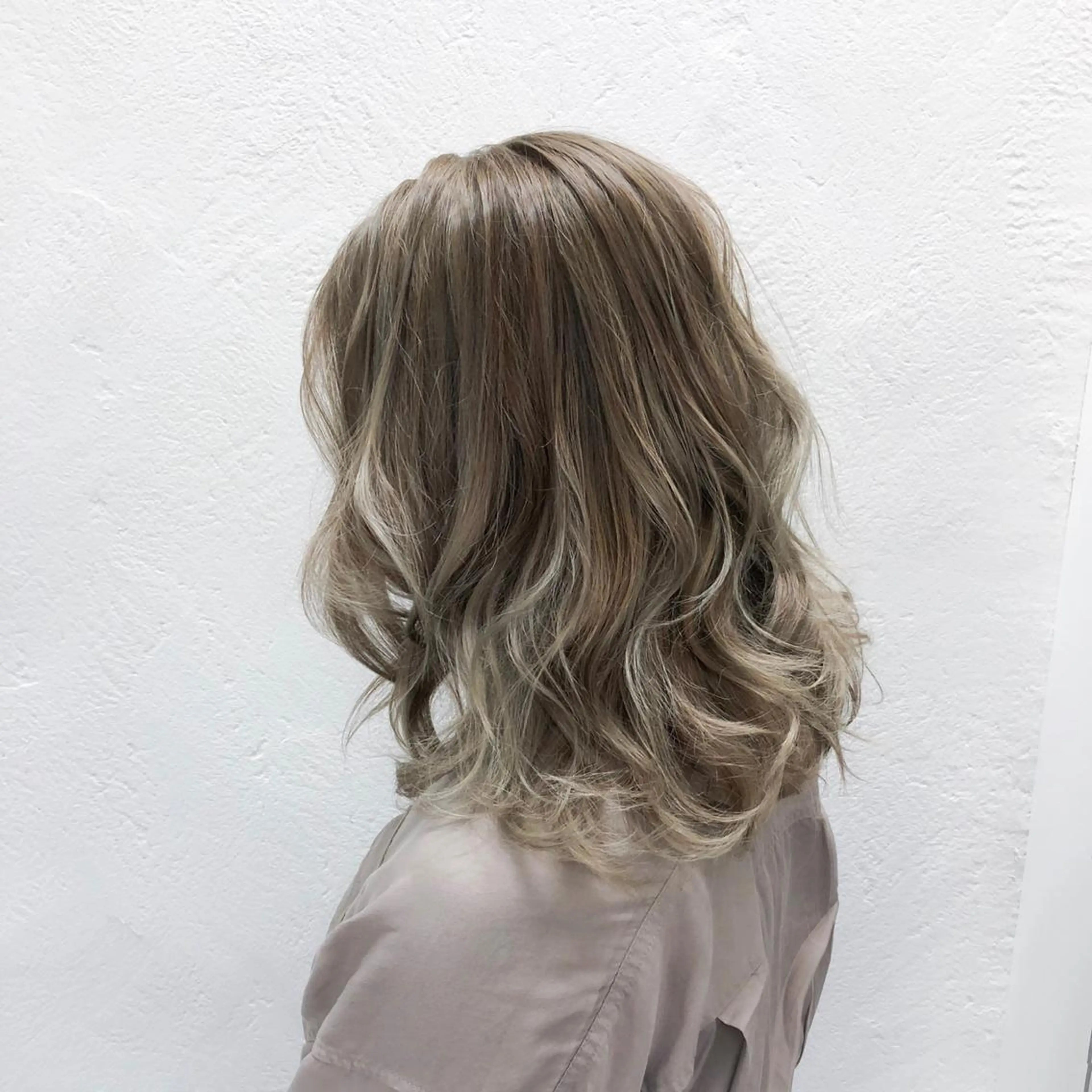 ミディアム ヘアカラー sea's所属・ヒラカホ/矢場町/ ブリーチ/似合わせのヘアスタイル