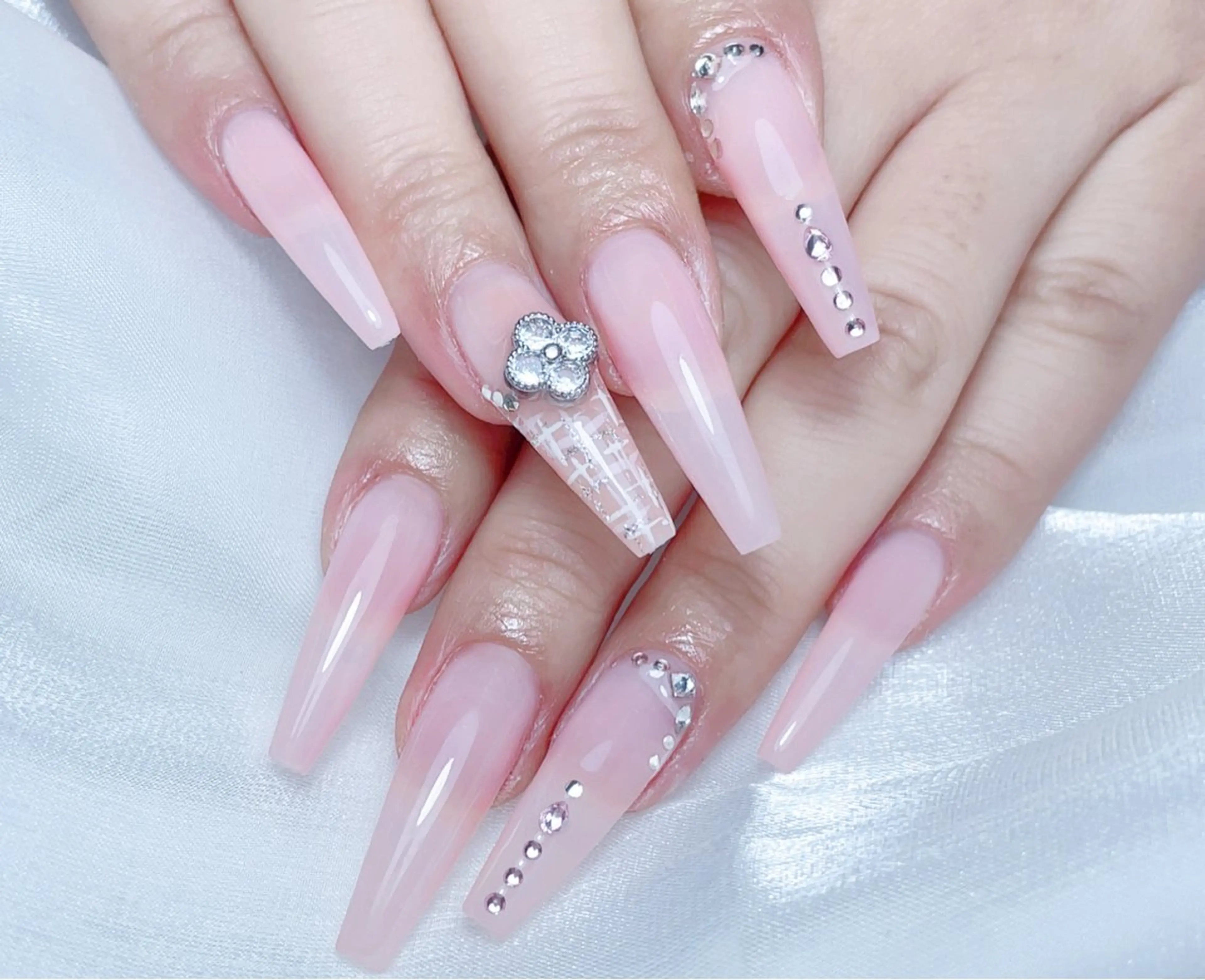 ネイル ハンドネイル M🌷nail 長さだし専門店のネイルデザイン