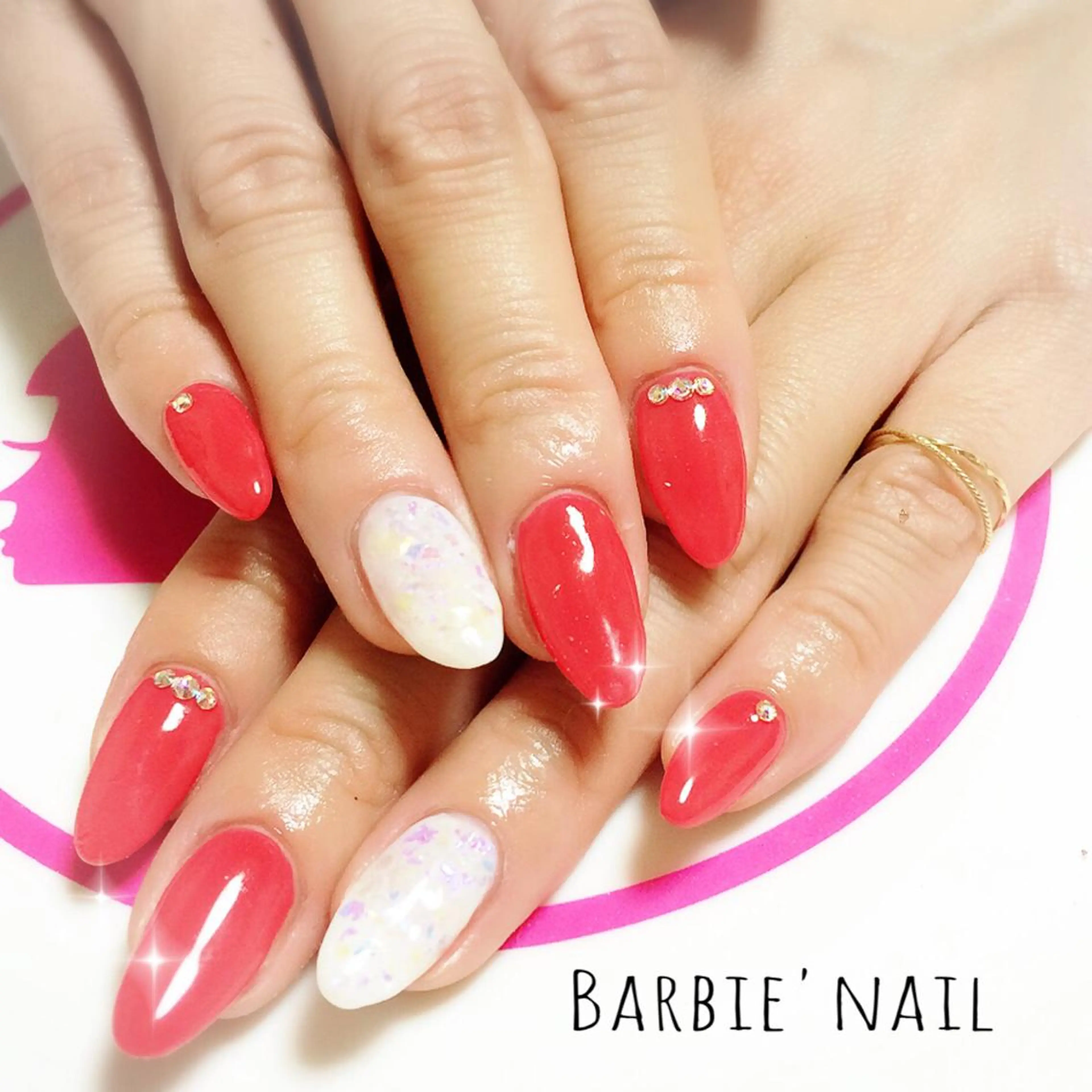 ネイル オーロラネイル ピンク 夏ネイル ホワイト ハンドネイル 27salon yuinaのネイルデザイン