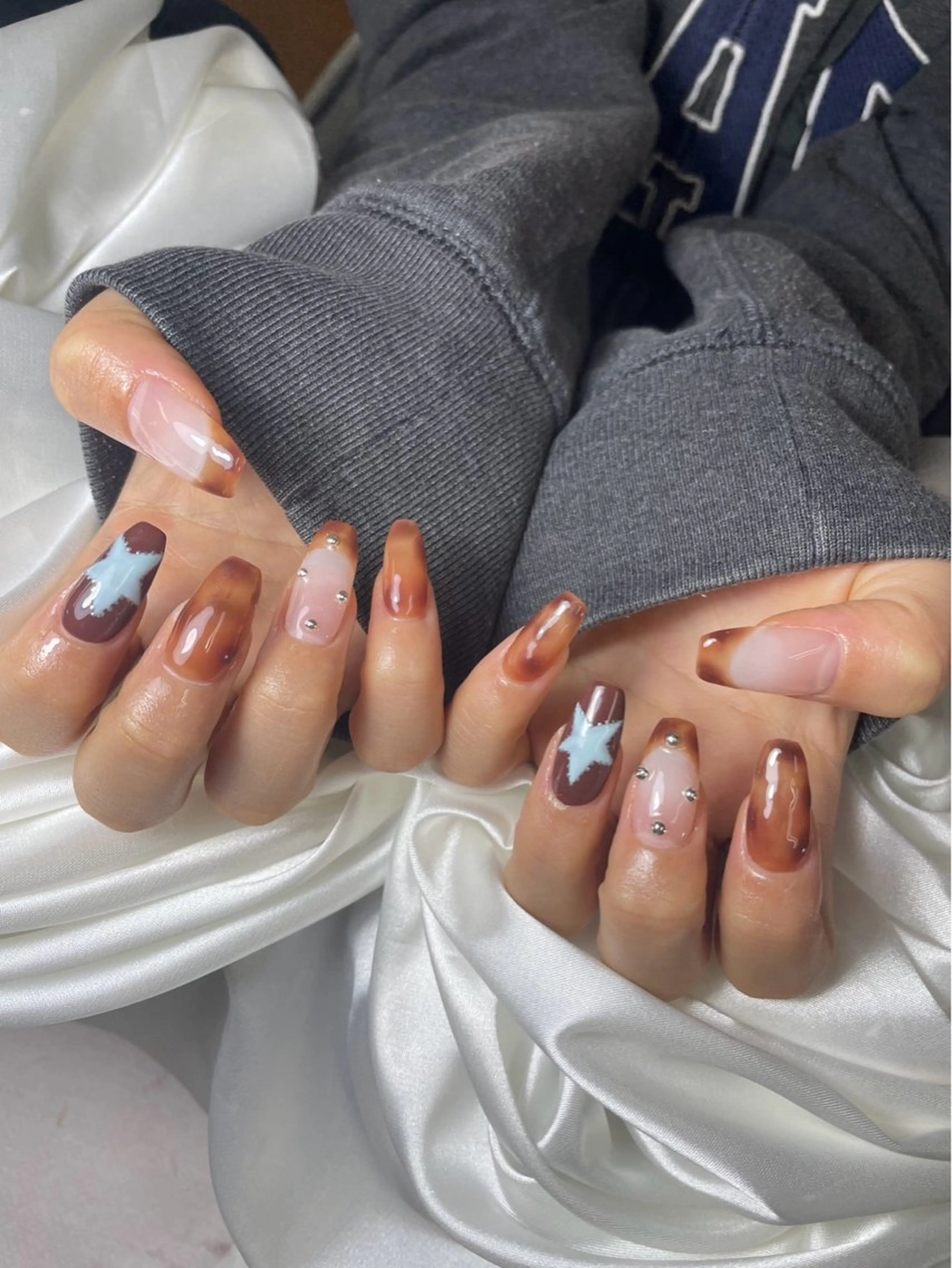 ネイル ブラウン チークネイル 桜ネイル 長さ出し フットネイル ハンドネイル XIINH NAIL SALONのネイルデザイン