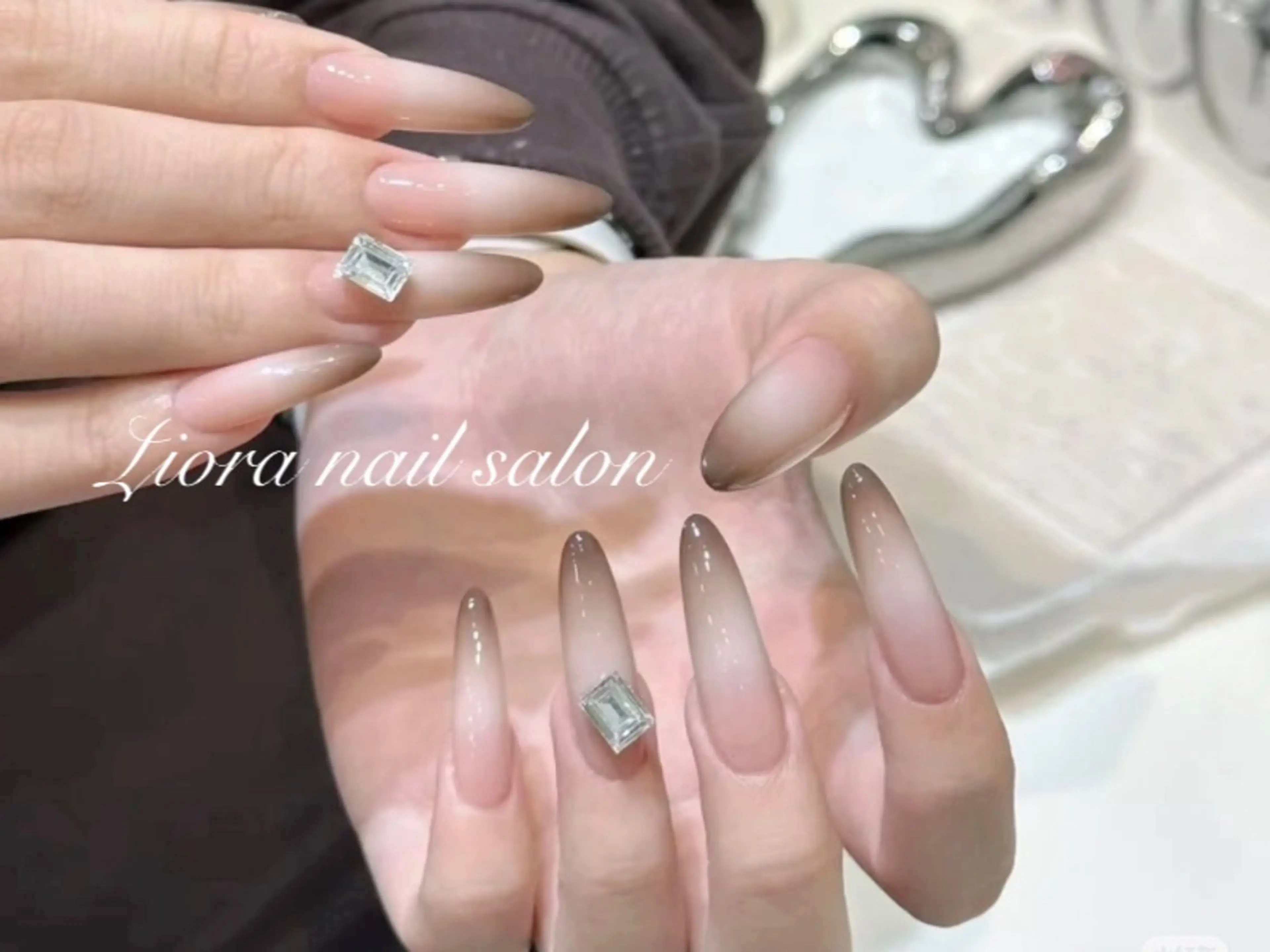 ネイル フレンチネイル ジェルネイル ガーリー グラデーション キラキラネイル ハンドネイル Liora nail 1のネイルデザイン