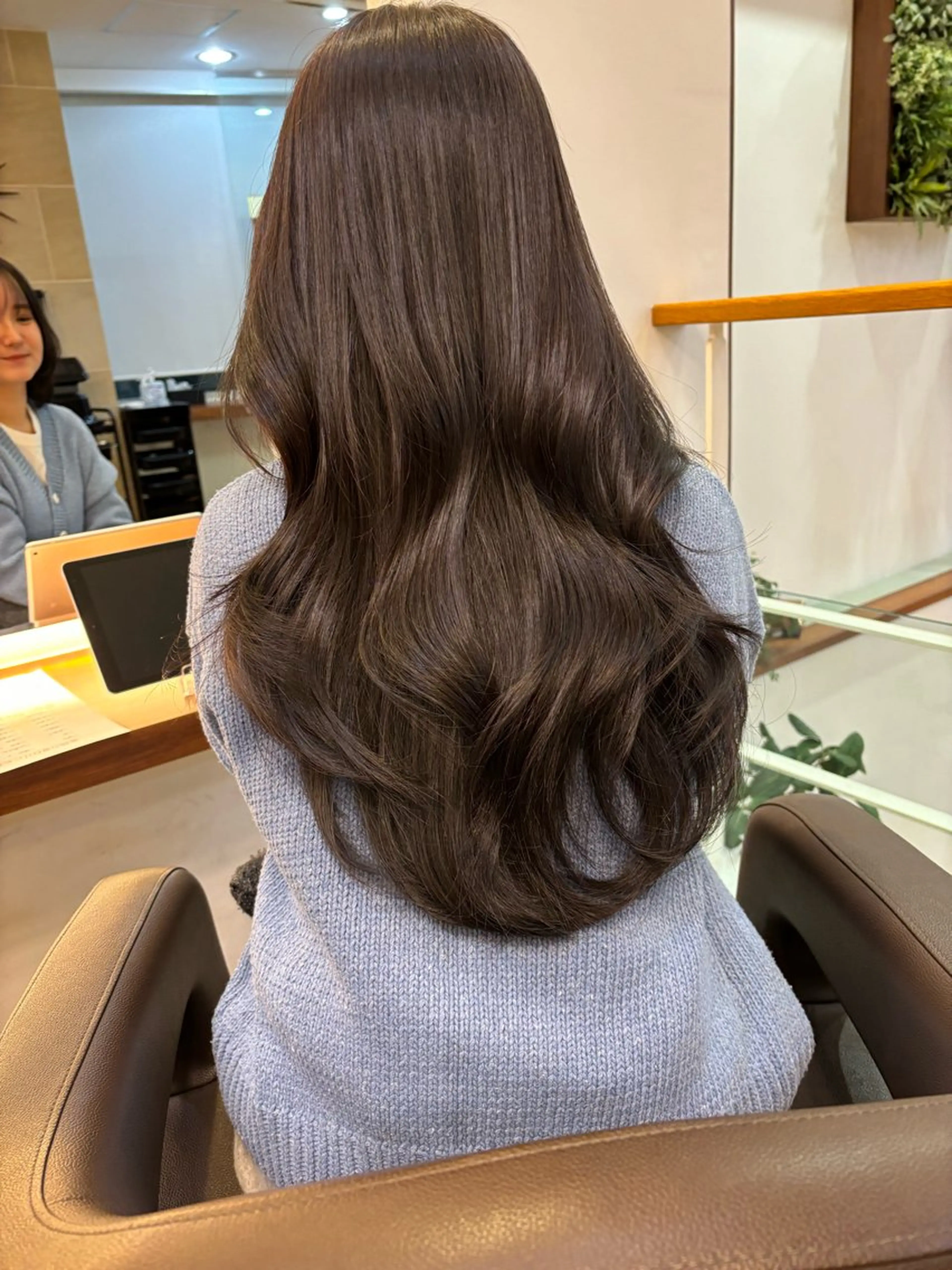 ロング カラー ブリーチ グレージュ モカグレージュ ブリーチなしカラー カット ヘアカラー トリートメント レイヤーカット /透明感/千葉怜寿のヘアスタイル