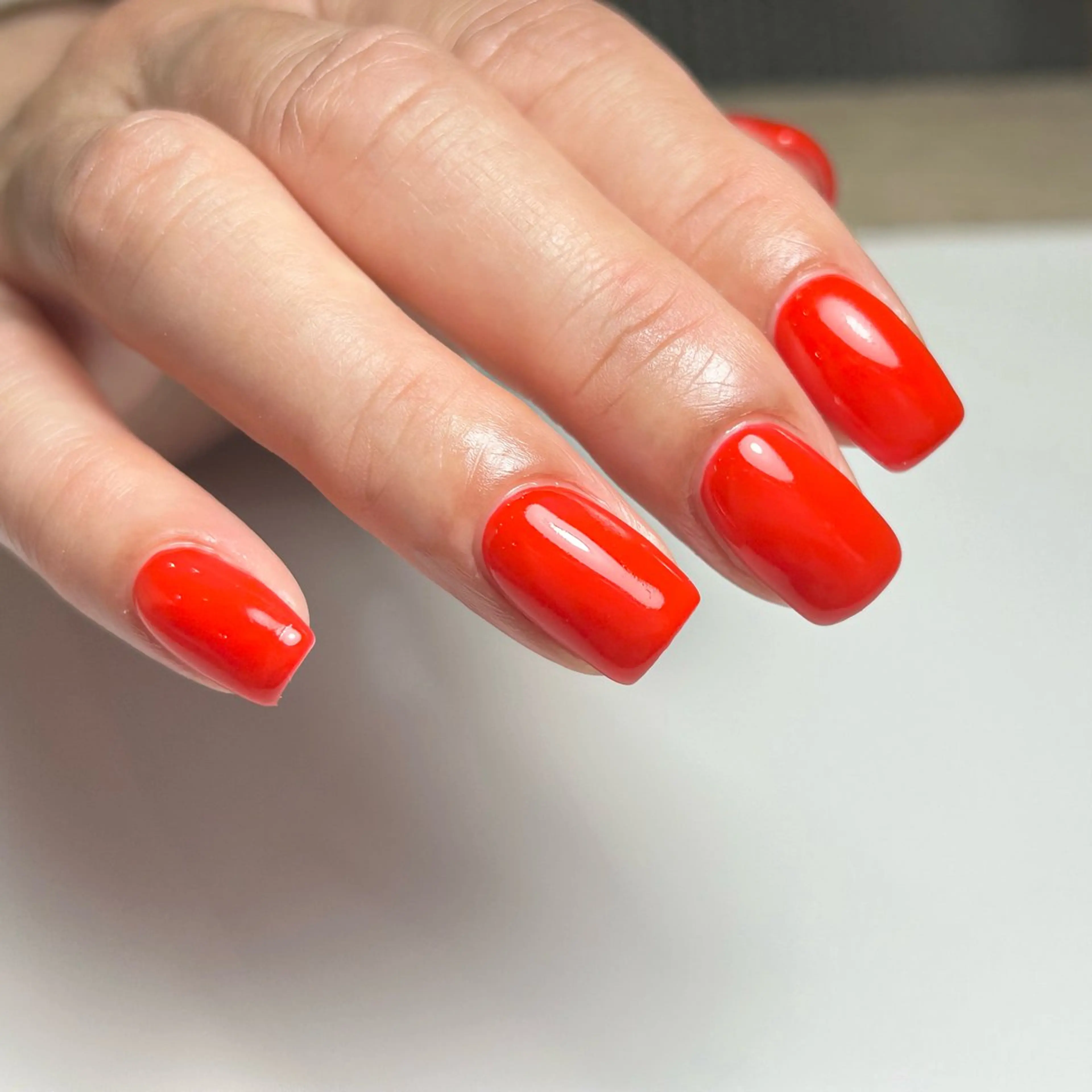 ネイル ワンカラーネイル 赤色 シンプルネイル 夏ネイル mark by 7 LOOKS yukaのネイルデザイン