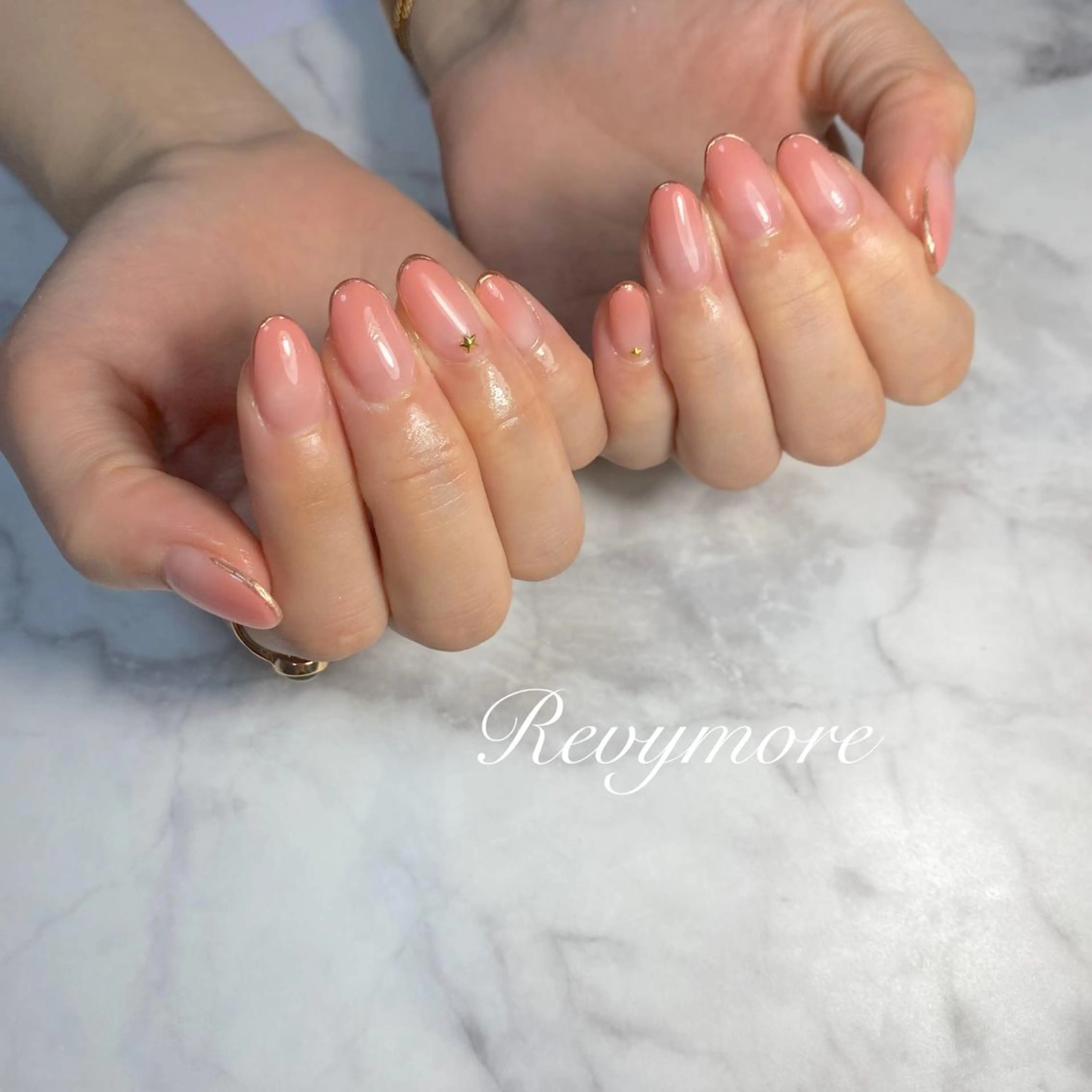 ミディアム ネイル 韓国風ヘア ジェルネイル キラキラネイル 韓国ネイル ミラーネイル nail salon Revymore所属・nail salon Revymoreのネイルデザイン