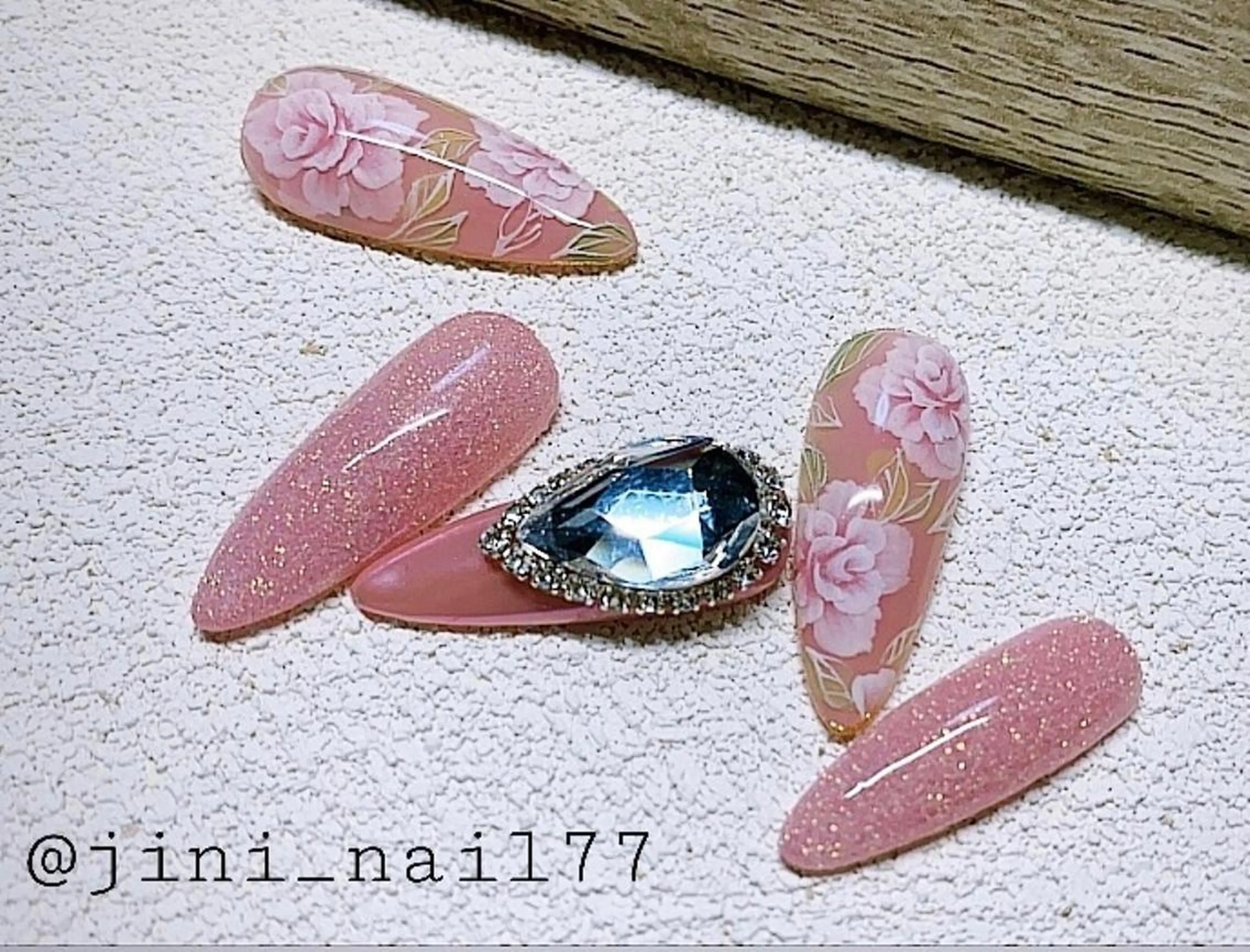 ネイル ハンドネイル JINI NAIL所属・ジニ ネイルのネイルデザイン